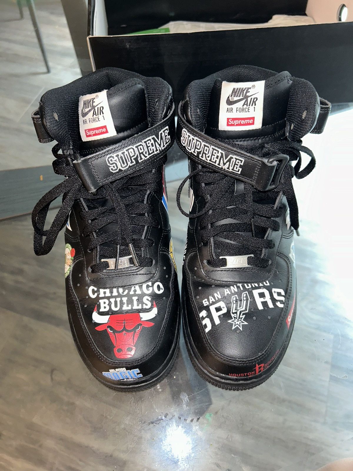 Nike × Supreme Air Force 1 Mid '07/Supreme Size US 11 / EU 44 - 1 Thumbnail