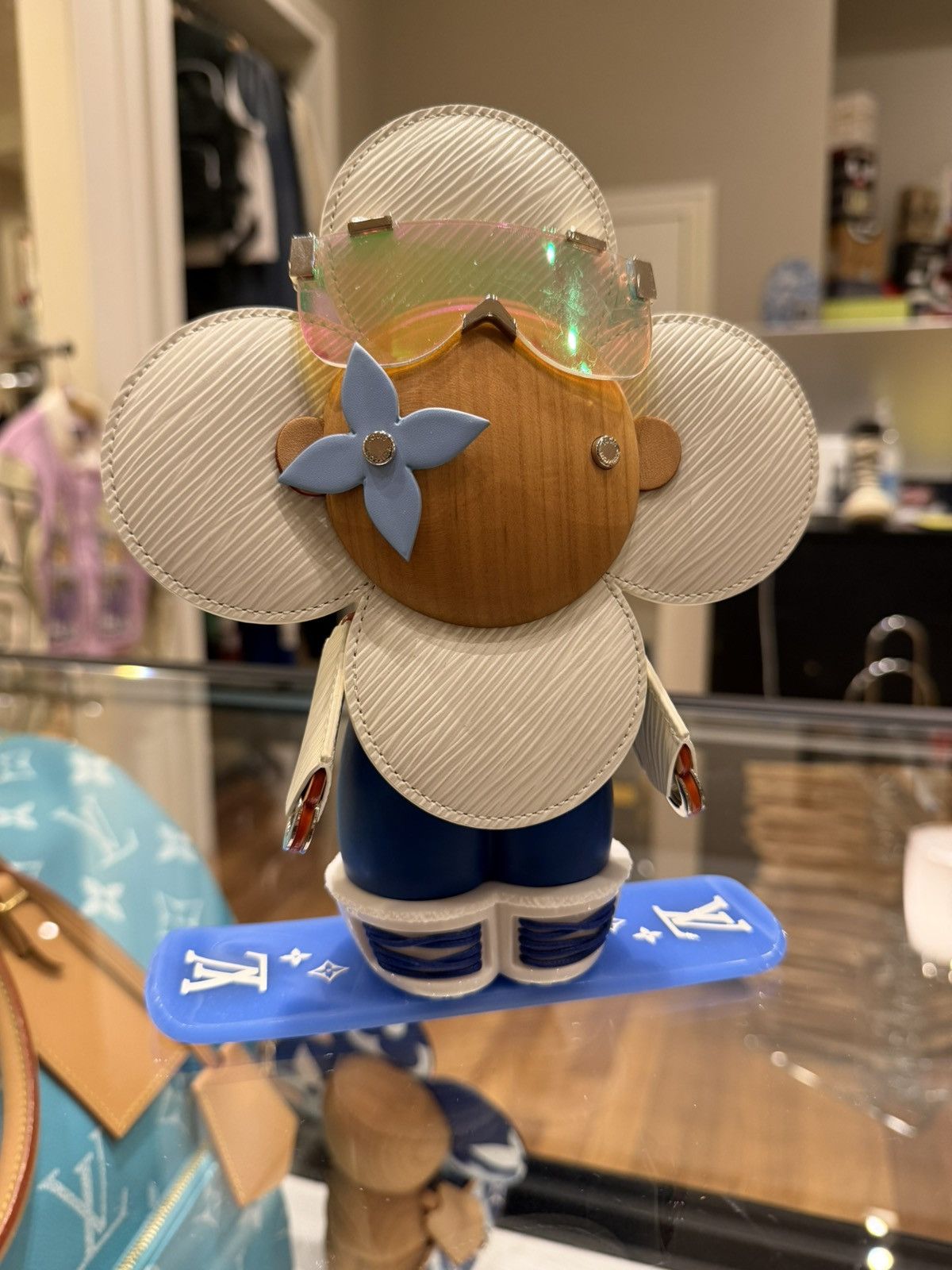 Louis Vuitton Louis Vuitton Snowboard Vivienne Figurine Size ONE SIZE - 2 Thumbnail