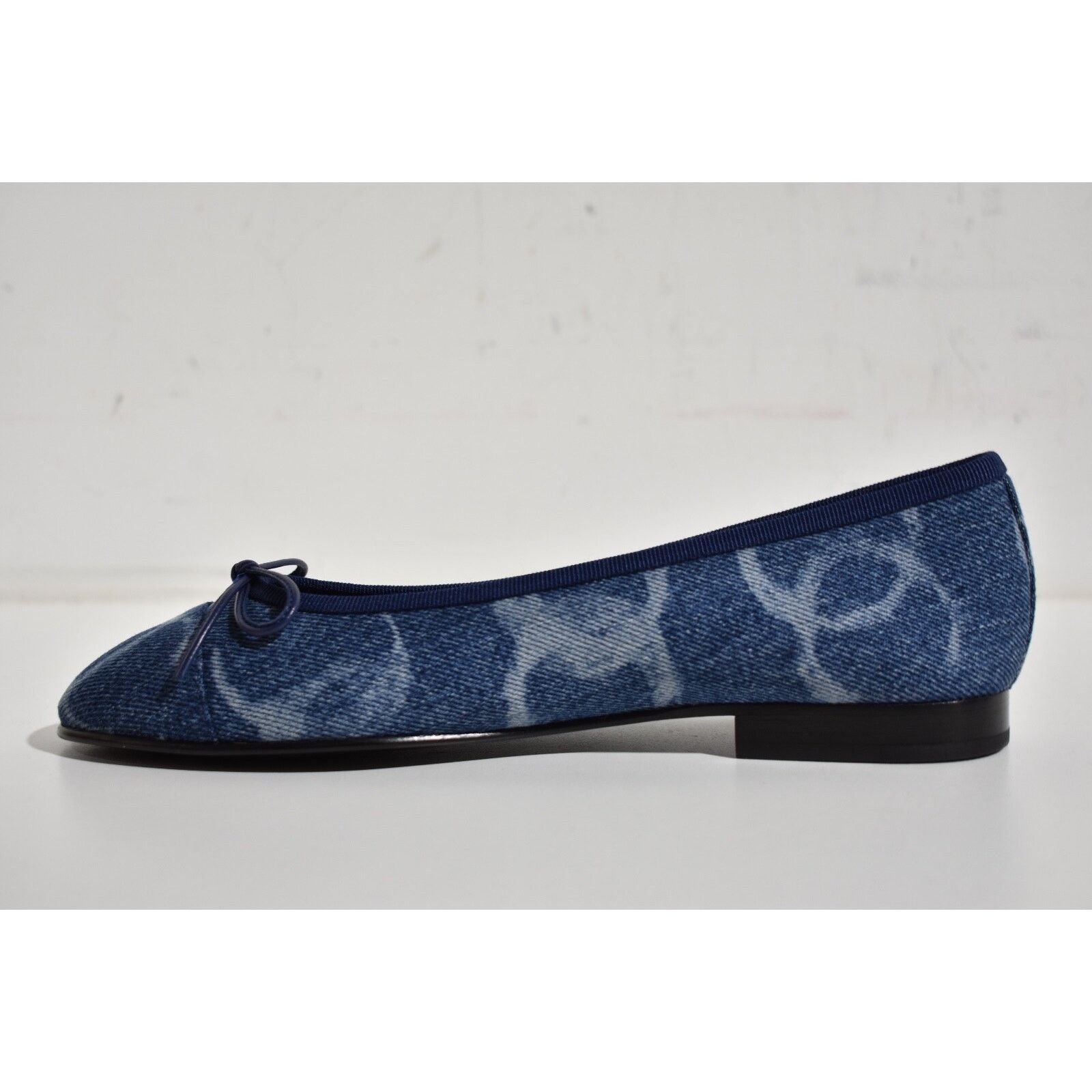 Chanel 23B Printed Denim CC Logo Bow Tie Ballet Ballerina Flat 38 Size US 8 / IT 38 - 9 Thumbnail