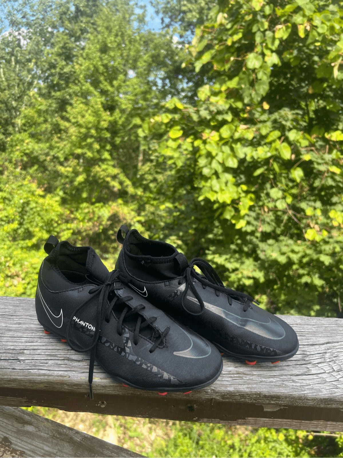 Nike Nike Junior Phantom GT2 Club Dynamic-Fit FG - Black/Summit Size US 5 / EU 37 - 1 Thumbnail