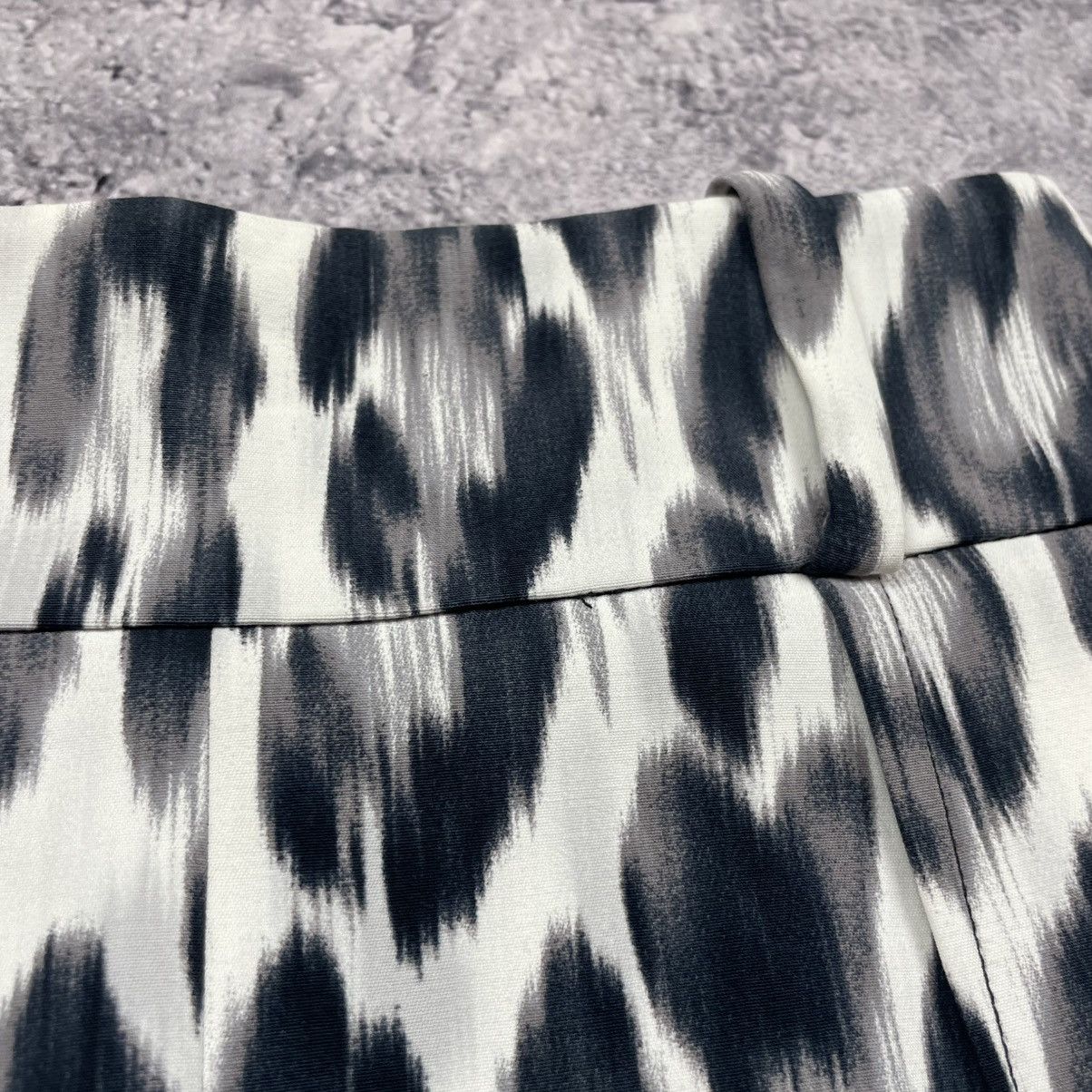 Roberto Cavalli Class Roberto Cavalli Skirt White Leopard Print Luxury Size 26" / US 2 / IT 38 - 11 Thumbnail