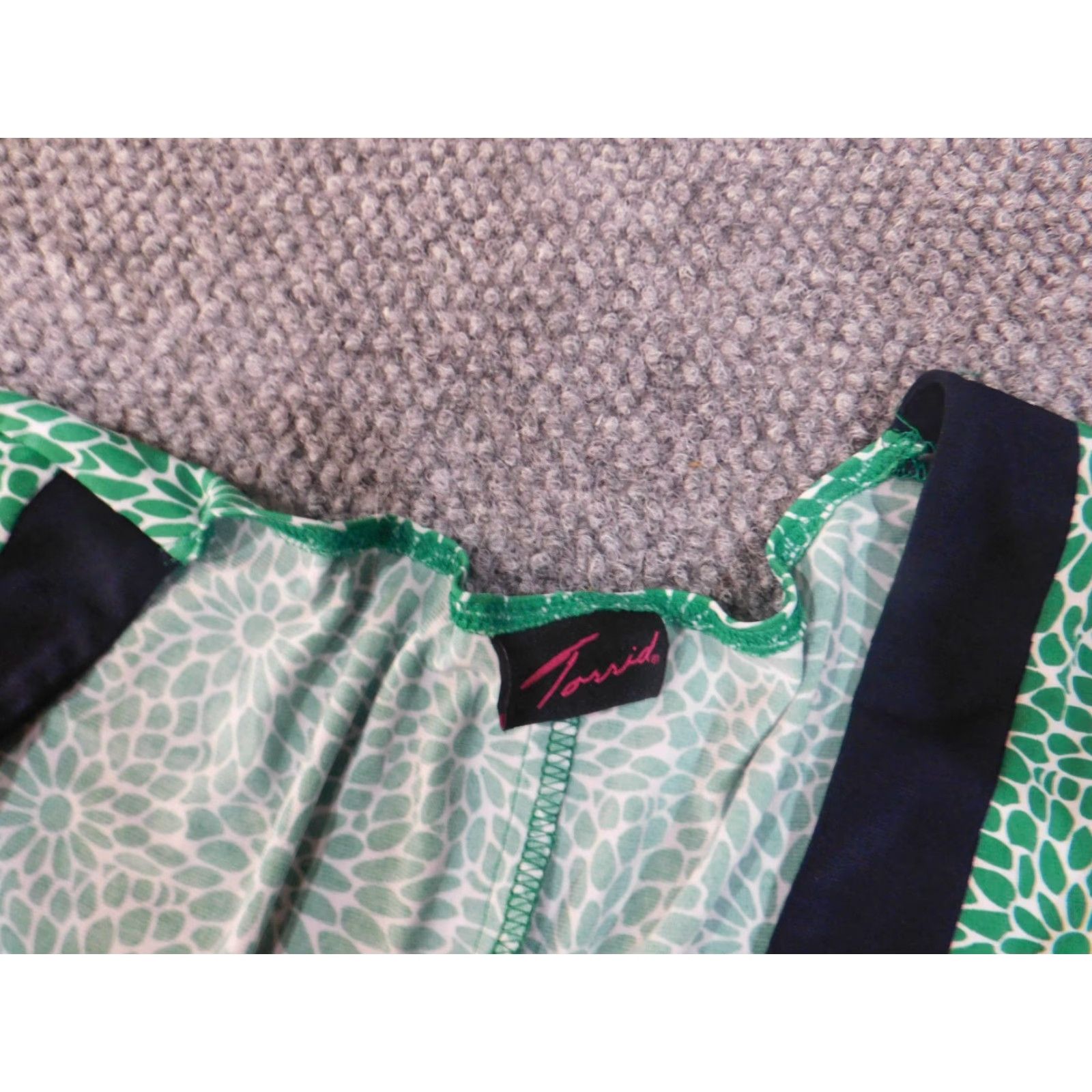 Torrid Torrid Dress A-Line Womens Plus Size 20 Green Knee Length V-Neck Pullover Polyester Geometric Causal Fall Stretch Raglan Sleeve Size 3XL / US 20-22 - 5 Thumbnail
