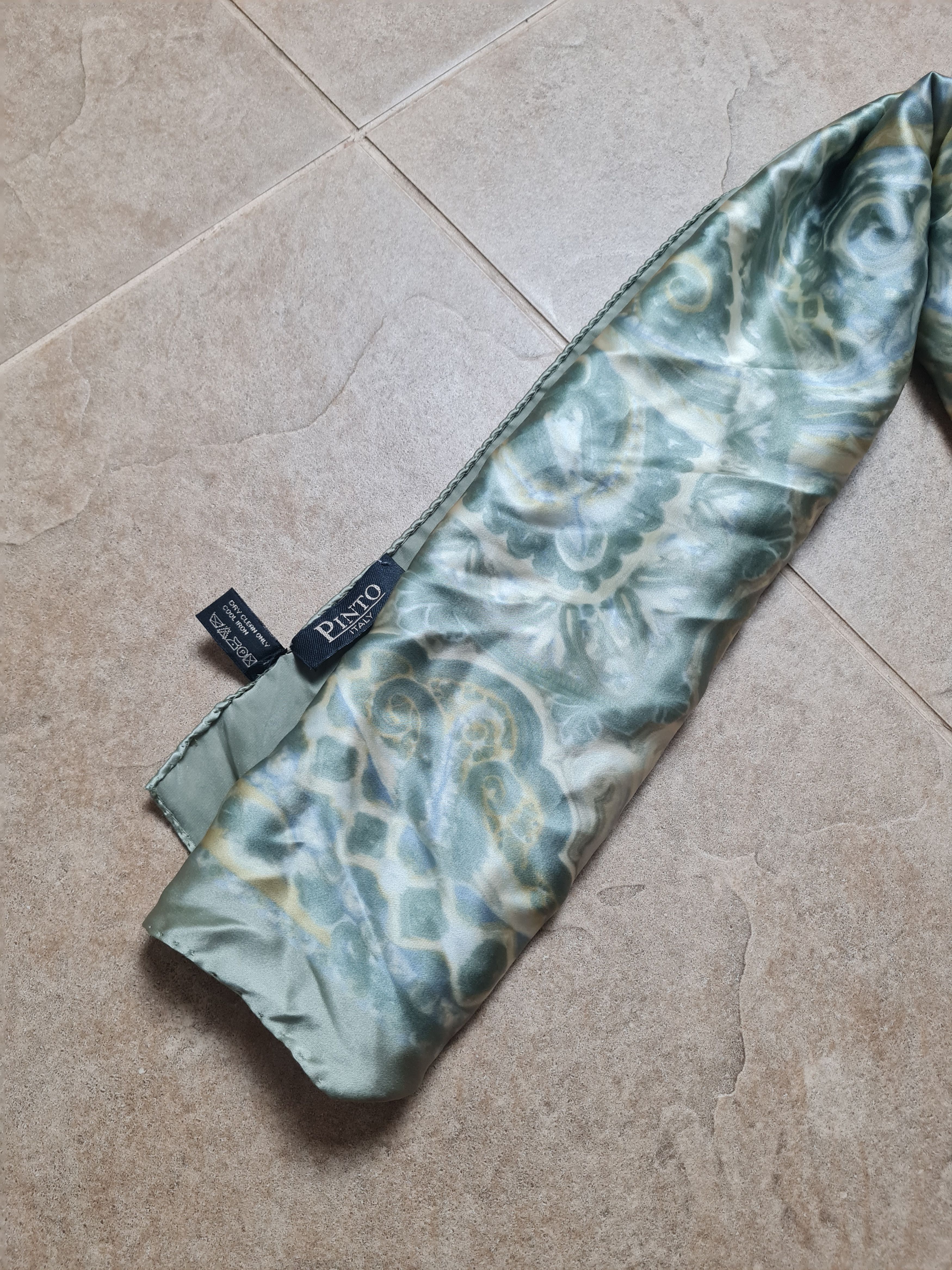 Other Vintage PINTO Silk Scarf Scarves Animal made in Italy Size ONE SIZE - 13 Thumbnail