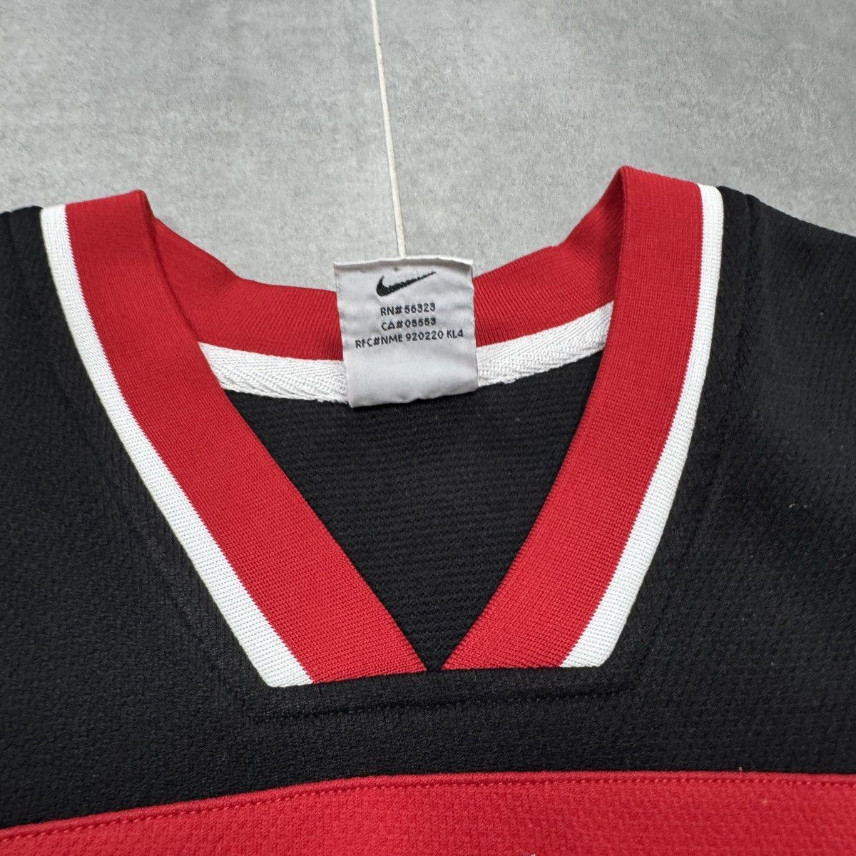 Nike Vintage Nike NBA Chicago Bulls 90s Swoosh Jersey Shirt Y2K Size US XL / EU 56 / 4 - 12 Thumbnail