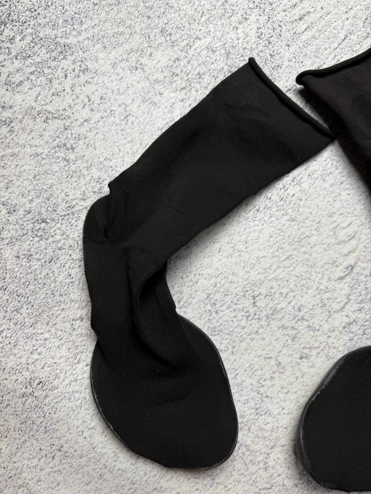 Kanye West Yeezy Pods Black Size 2 YZY Pod Size US 9.5 / EU 42-43 - 2 Thumbnail