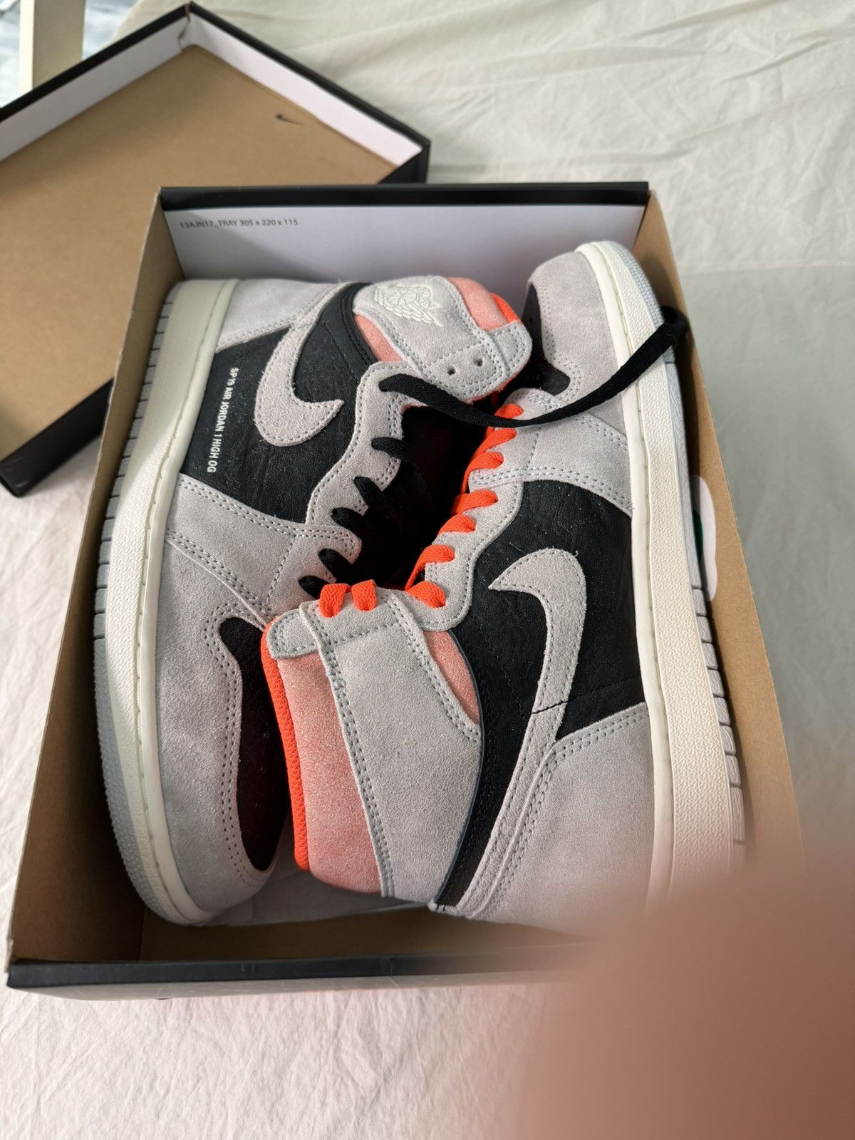 Nike Nike Jordan 1 High Hyper Crimson Neutral Grey spiderman Size US 9.5 / EU 42-43 - 5 Thumbnail