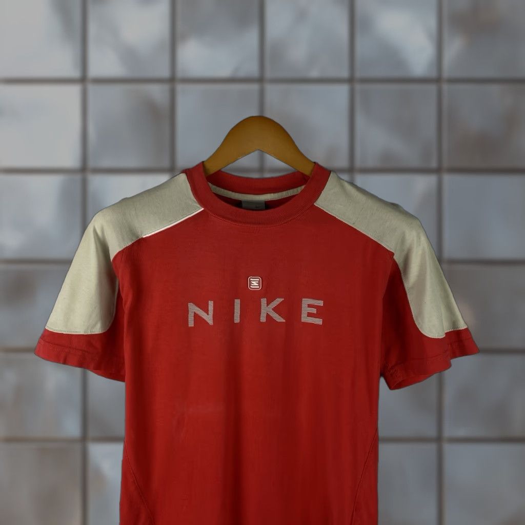 VINTAGE Nike Shox T-Shirt Women’s Swoosh 90s Red Tee Size M-L Embroidered Rhinestone Crew Neck Short Sleeve Shirt