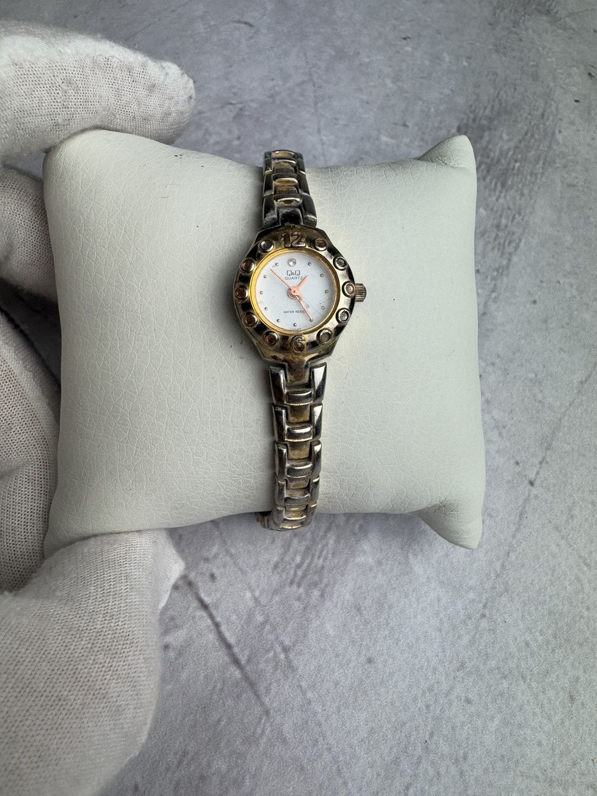 Japanese Brand × Vintage Q&Q Japanese Brand Watch Vintage Women’s Size ONE SIZE - 1 Thumbnail