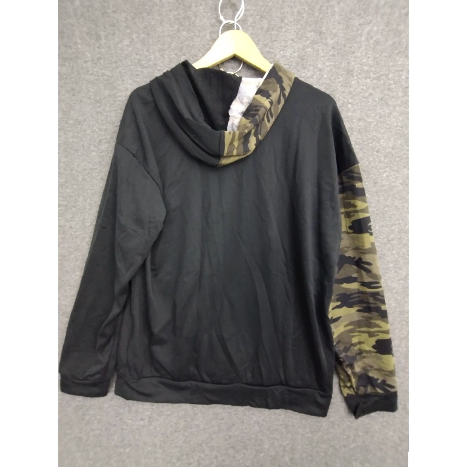 Shein SHEIN EZ Wear Color Block Hooded Sweatshirt Long Sleeve Black/Camo Size M Size M / US 6-8 / IT 42-44 - 2 Thumbnail