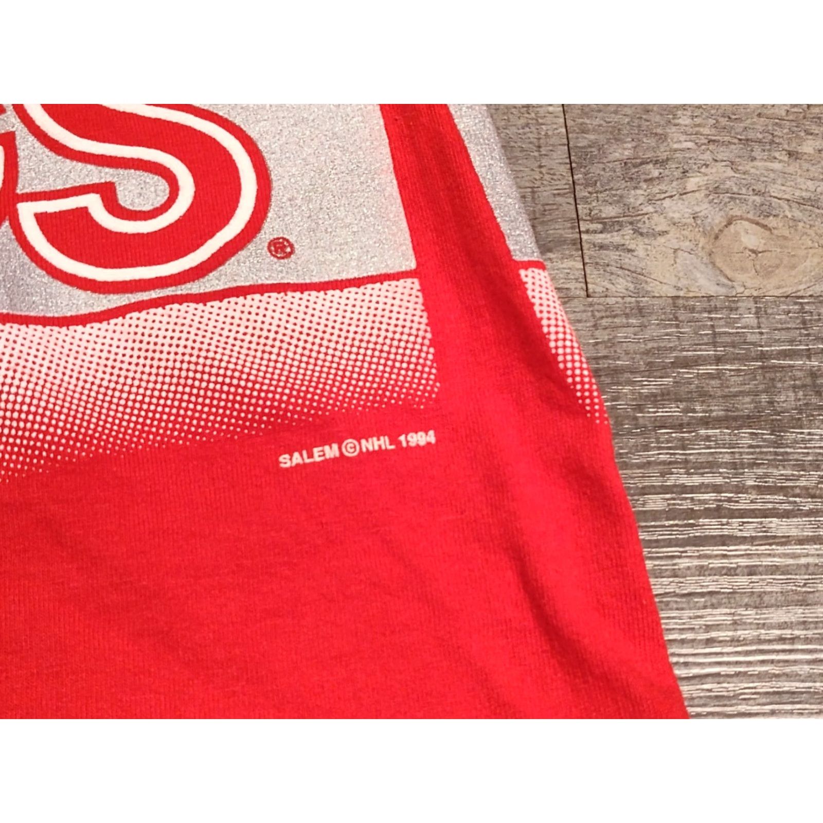 Salem Sportswear VINTAGE Detroit Red Wings T-Shirt Men Large Red USA Made Salem Sportswear Short Sleeve Crew Neck Graphic Print 90s NHL Size US L / EU 52-54 / 3 - 3 Thumbnail