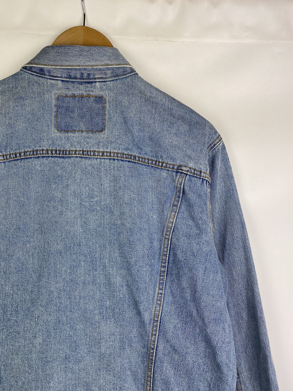 Levi's Levi’s men’s denim trucker jacket size L light blue Size US L / EU 52-54 / 3 - 16 Thumbnail