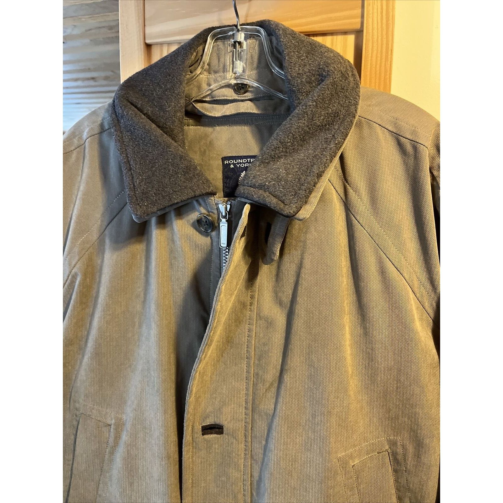 Roundtree & Yorke Roundtree & Yorke Outdoors Mens L Gray Lined Polyester Coat Size US L / EU 52-54 / 3 - 16 Thumbnail