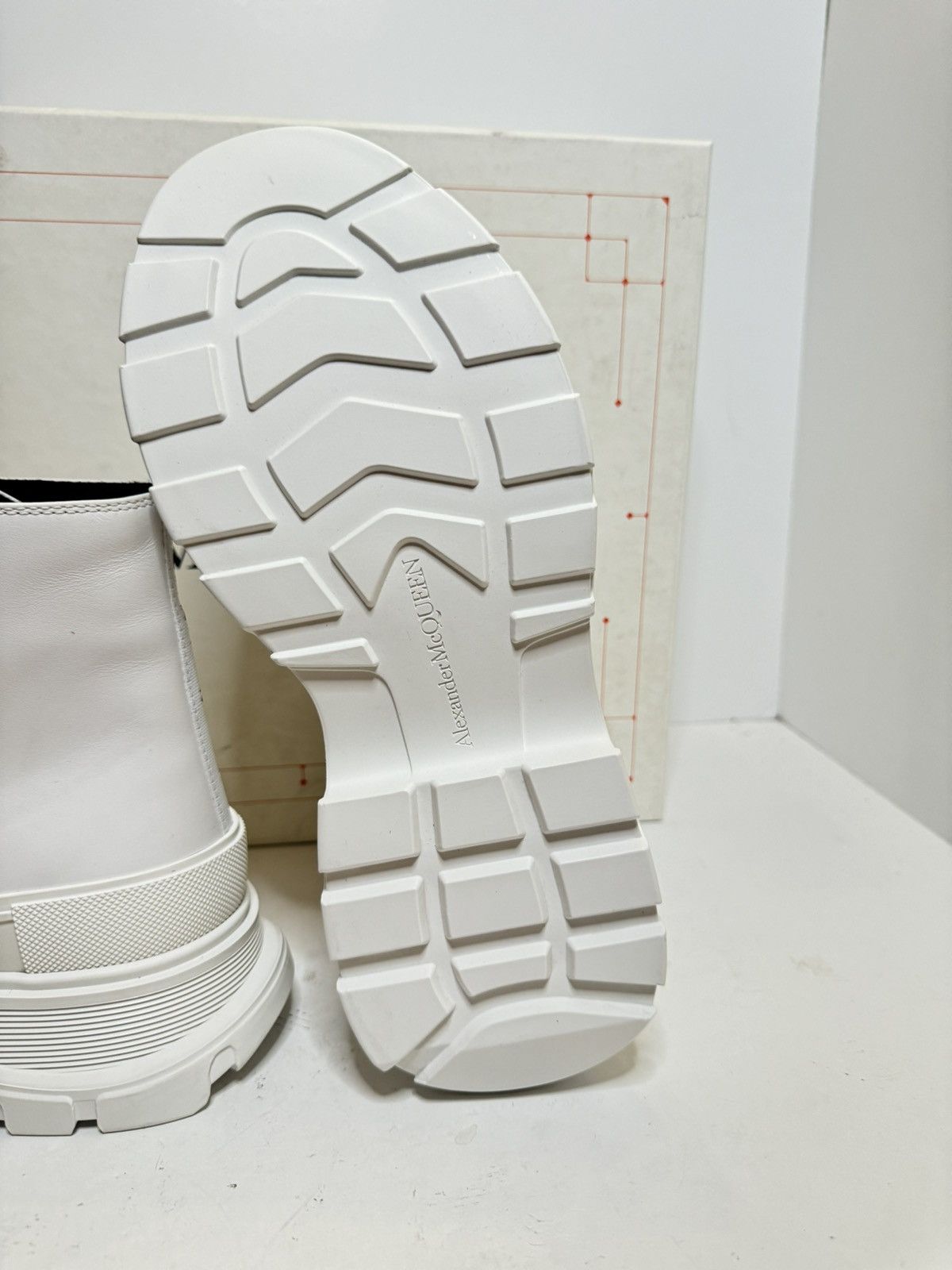 Alexander McQueen Alexander McQueen Men's White Graffiti Tread Slick Sneaker Size US 10 / EU 43 - 7 Thumbnail