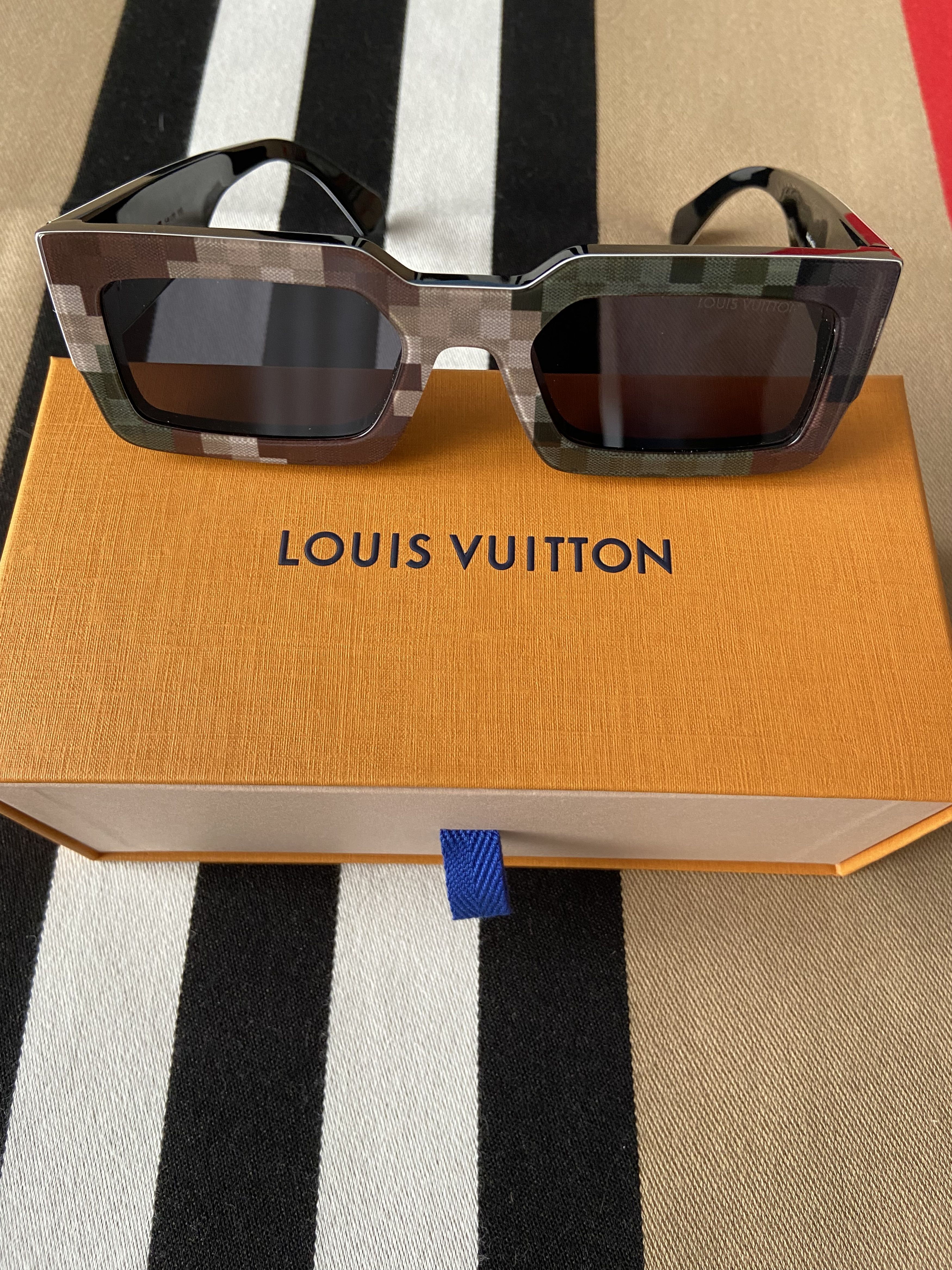 Louis Vuitton New Louis Vuitton Pixel Camo Sunglasses Size ONE SIZE - 6 Thumbnail