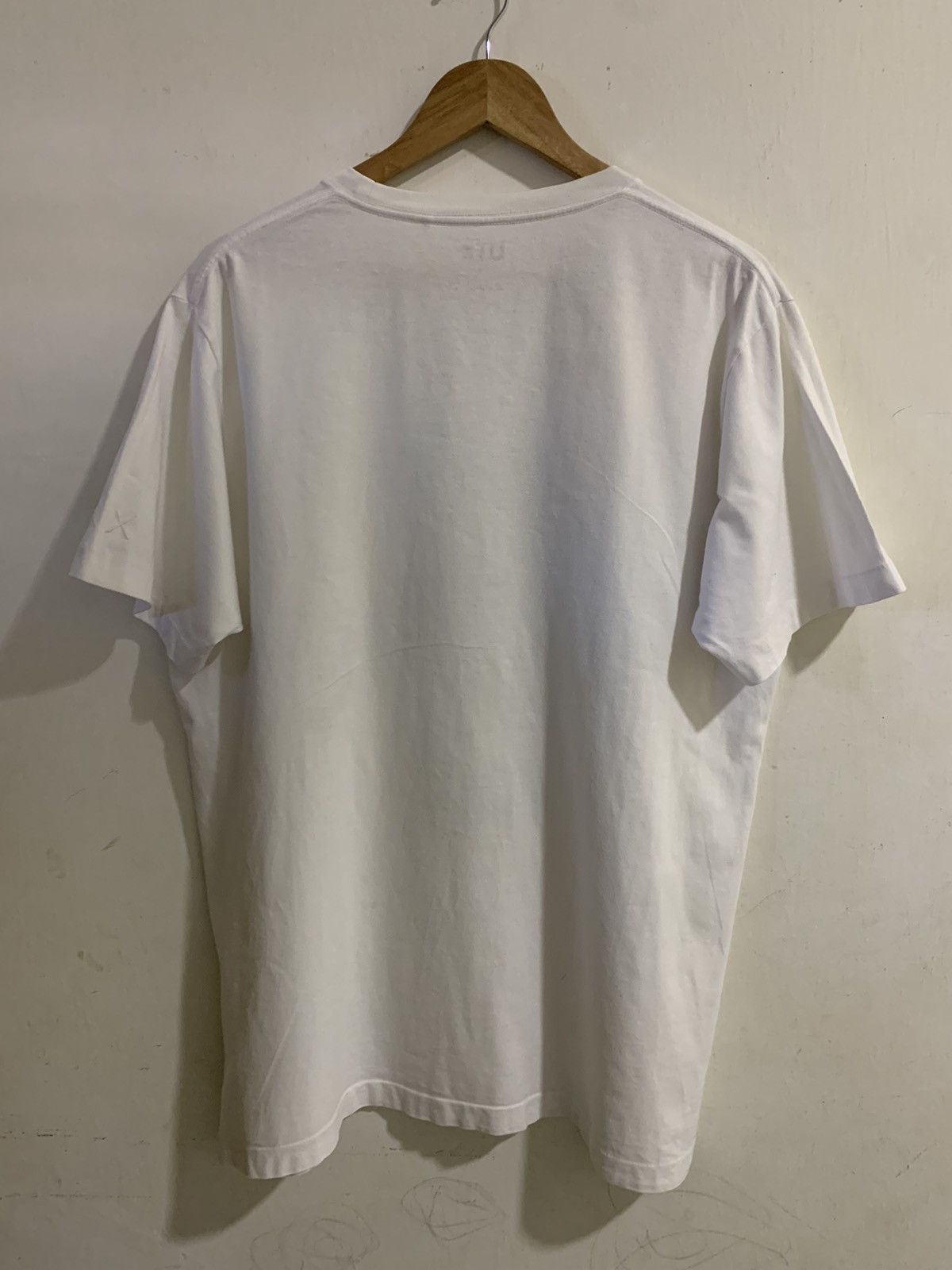 Uniqlo Uniqlo Kaws Tee Size US XL / EU 56 / 4 - 10 Thumbnail