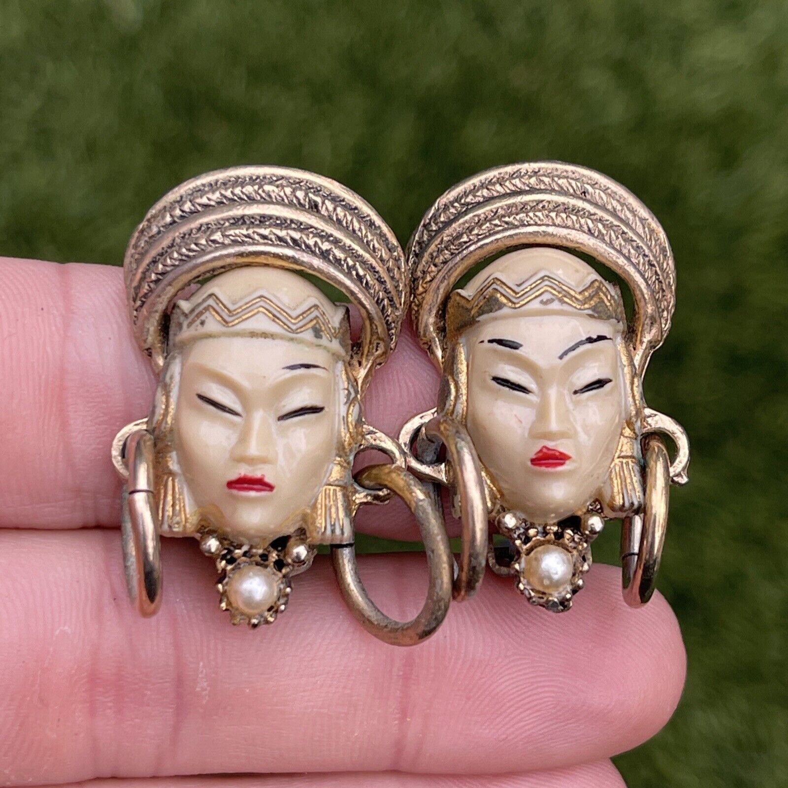 Vintage Vintage Earrings Unsigned Selro Face Clip On Bakelite Size ONE SIZE - 7 Thumbnail