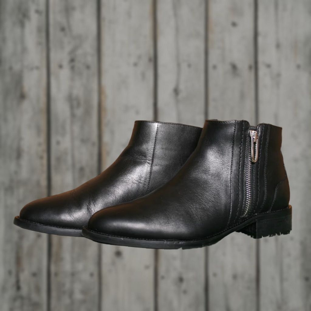 Aquatalia VINTAGE AQUATALIA Nadie Black Leather Waterproof Ankle Booties US 6.5 M Womens Bootie Shoes Per 1-1.5in Heel? Size US 7 / IT 37 - 1 Thumbnail