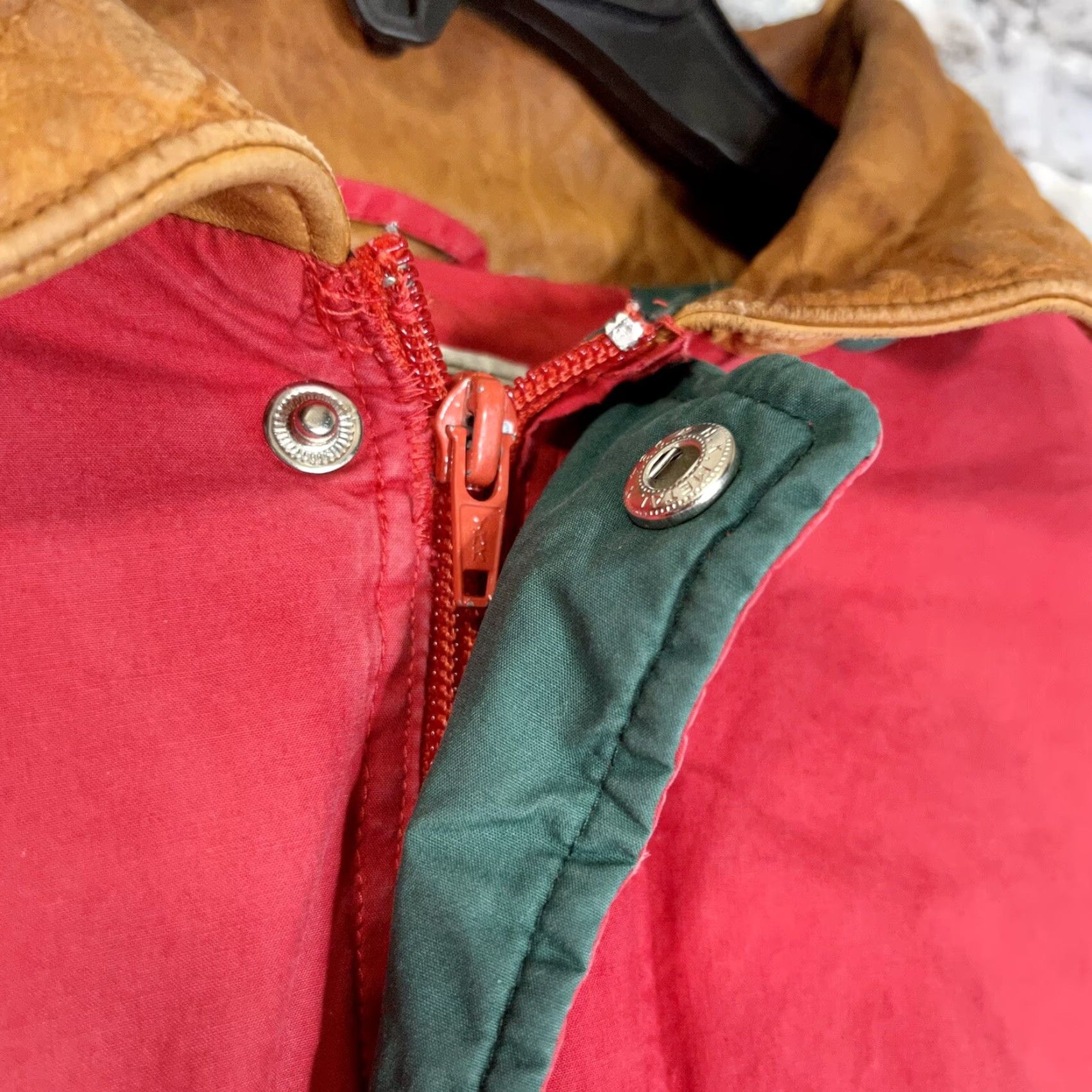 Vintage VINTAGE William Barry Struggle Gear Red Down Jacket Leather Collar Men’s L Jacket Size US L / EU 52-54 / 3 - 3 Thumbnail