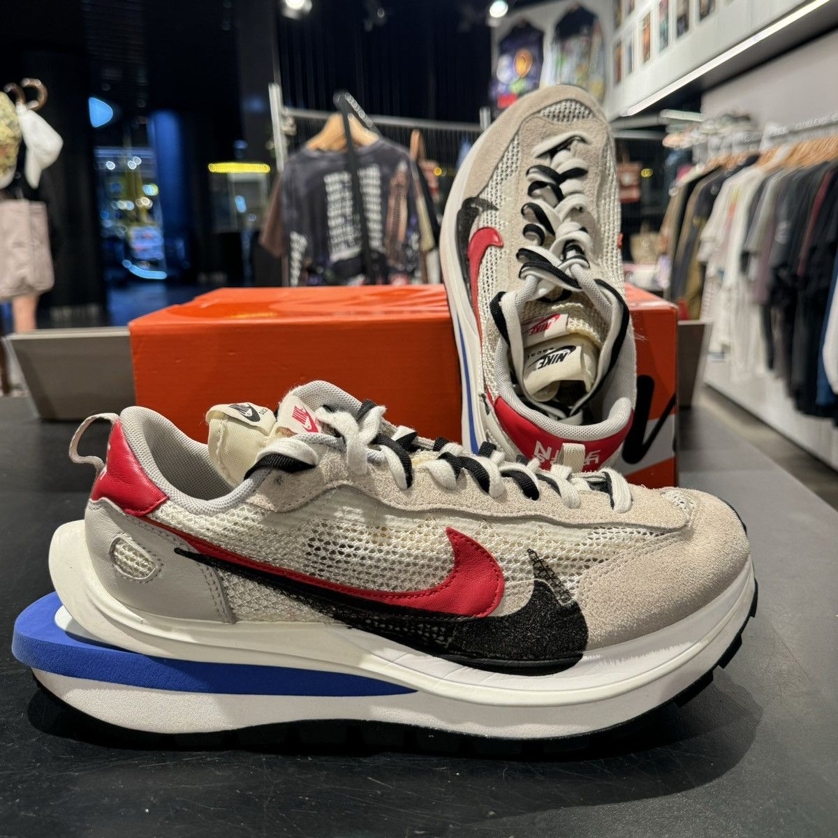 Nike × Sacai Nike Sacai Vaporwaffle Fuchsia Game Royal Size US 10.5 / EU 43-44 - 3 Thumbnail