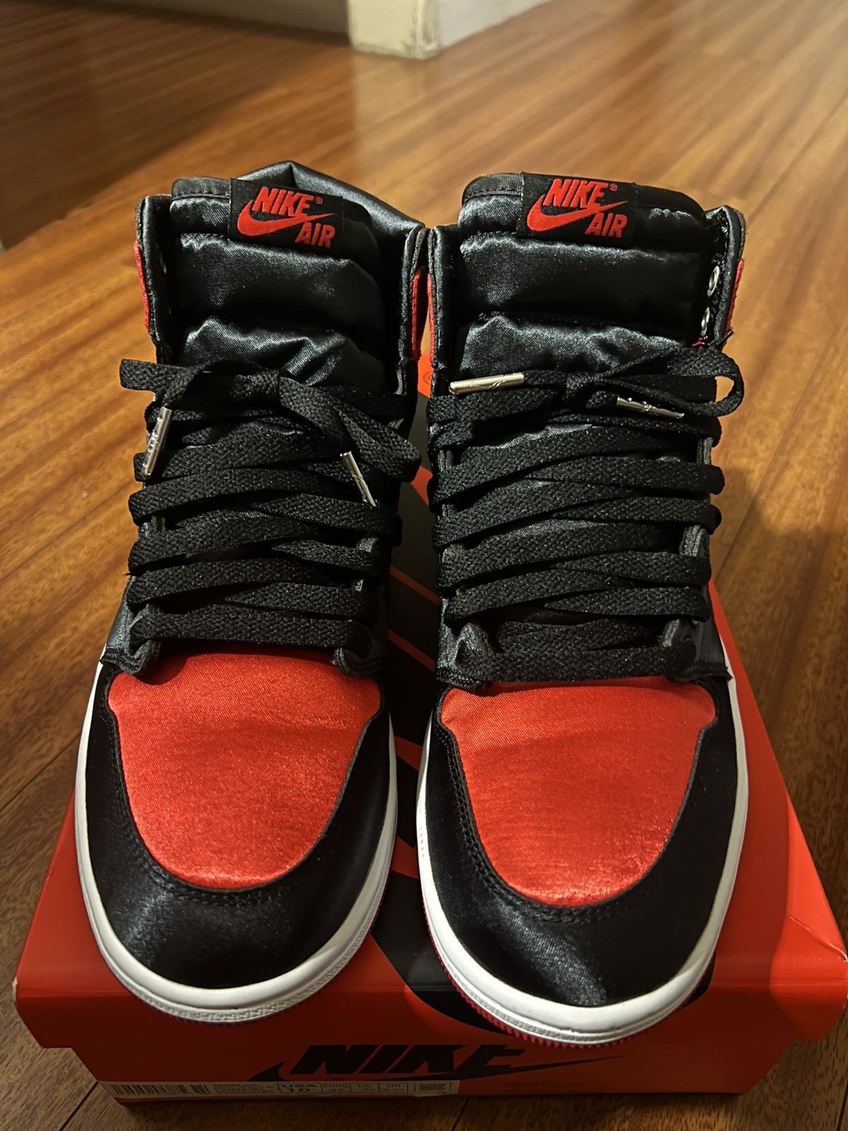 Jordan Brand × Nike Jordan 1 Satin Bred Size US 8.5 / EU 41-42 - 3 Thumbnail