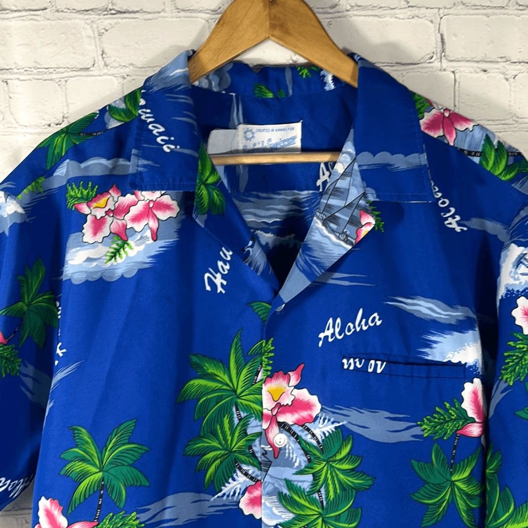 Vintage Surfside Sportswear Waikiki Hawaiian Silk Camp Shirt Short Sleeve Button XL Men Blue Cream Button-Up Shirt XL Mens Size US XL / EU 56 / 4 - 2 Thumbnail