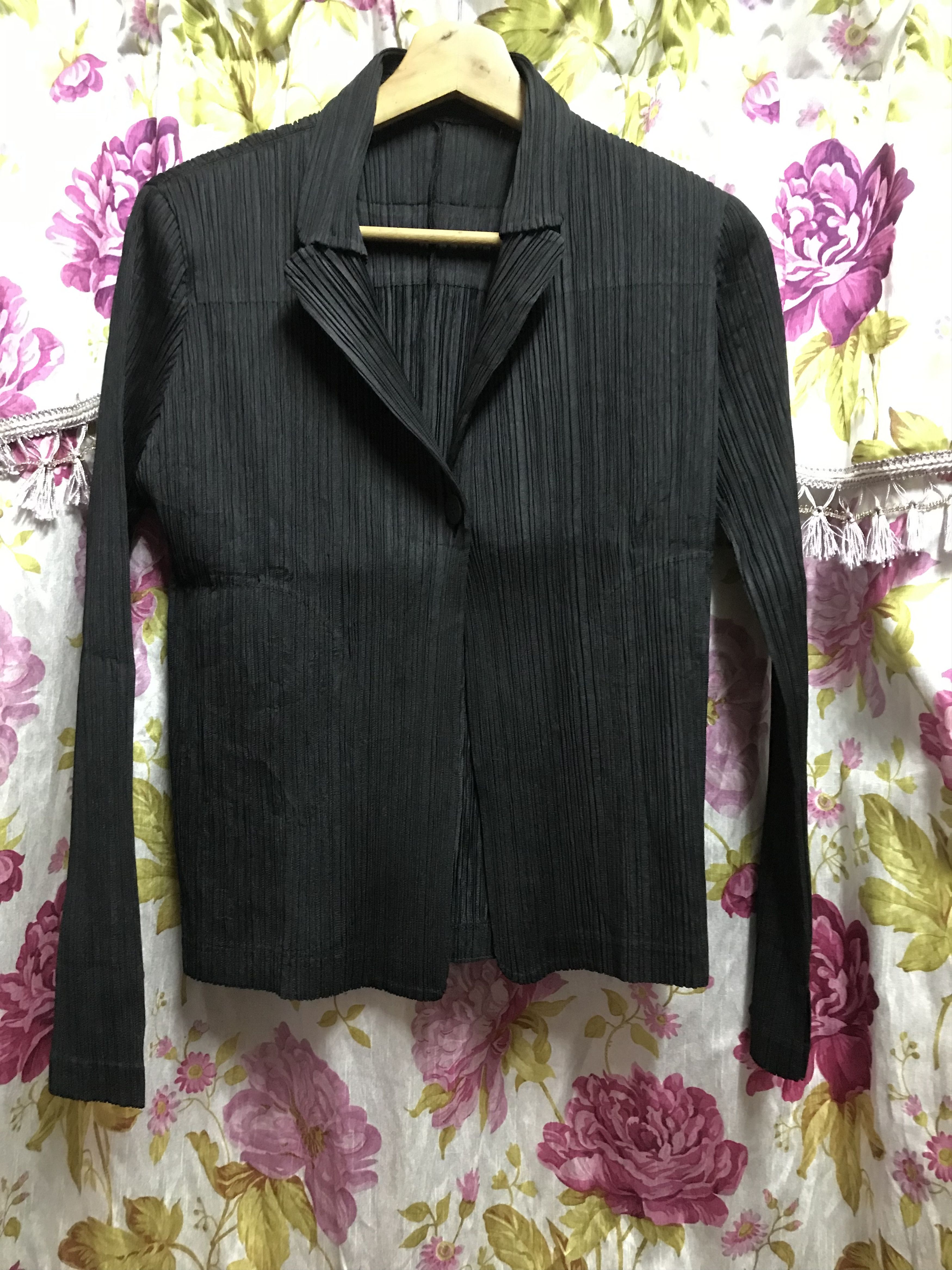 Pleats please one button size 3