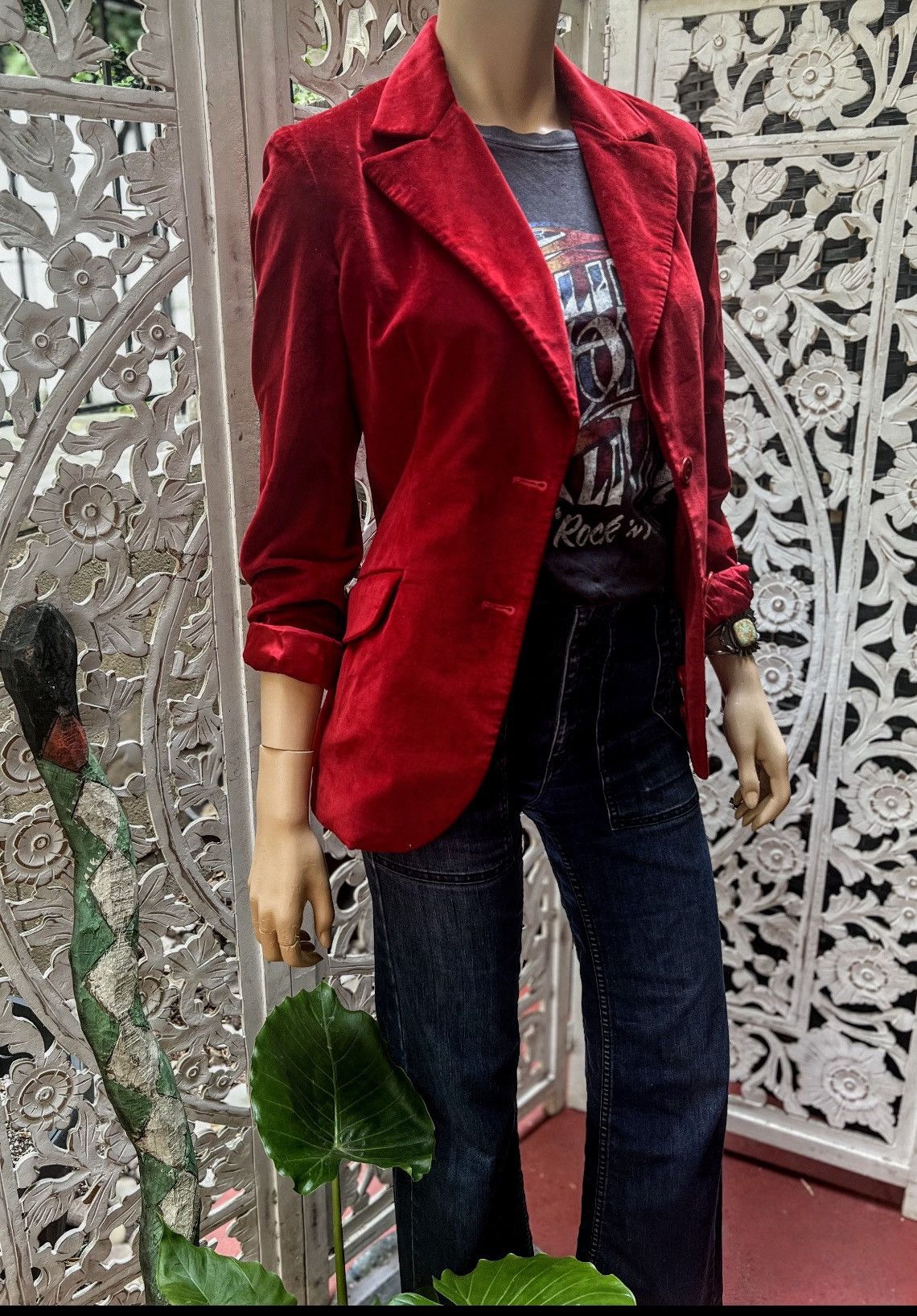 Vintage 1970s burgundy velvet blazer