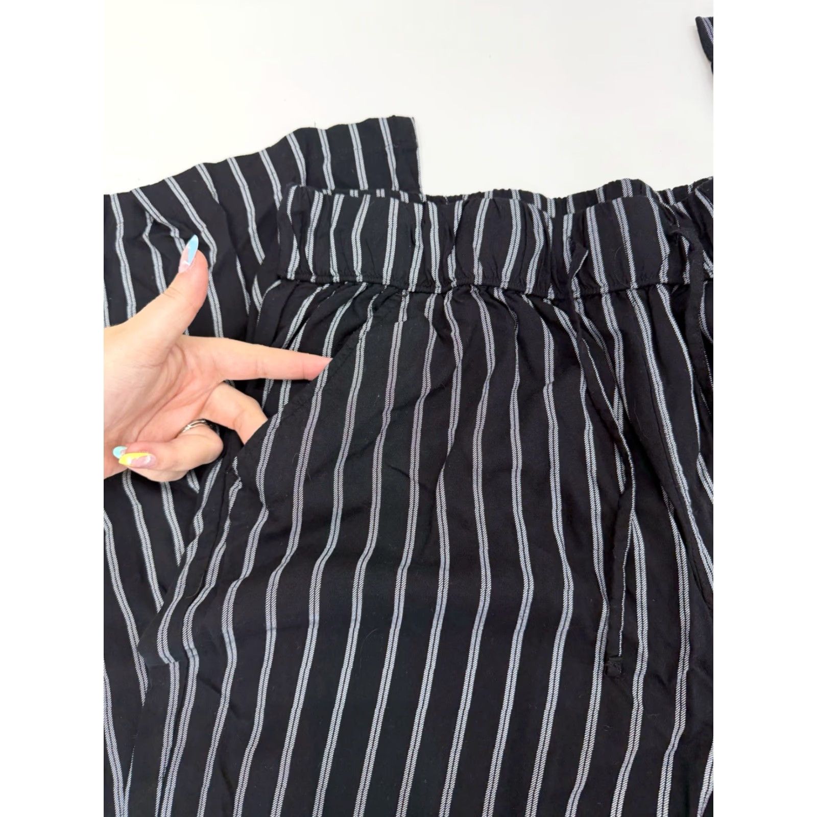 Vintage SO Dress Pants XL Black White Stripe Wide-Leg High Rise Pull On Women’s Regular Rise, SO Juniors, Casual Workwear, 90s Theme Size 40" / US 18 - 2 Thumbnail