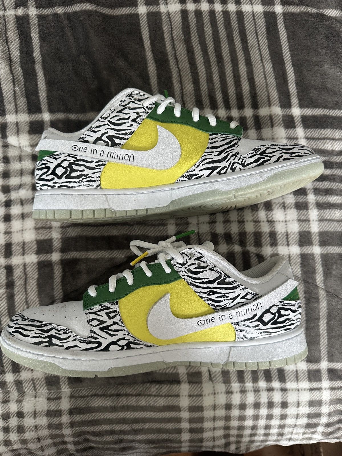 Nike Nike Dunk Doernbecher Zoe Size US 10.5 / EU 43-44 - 2 Thumbnail