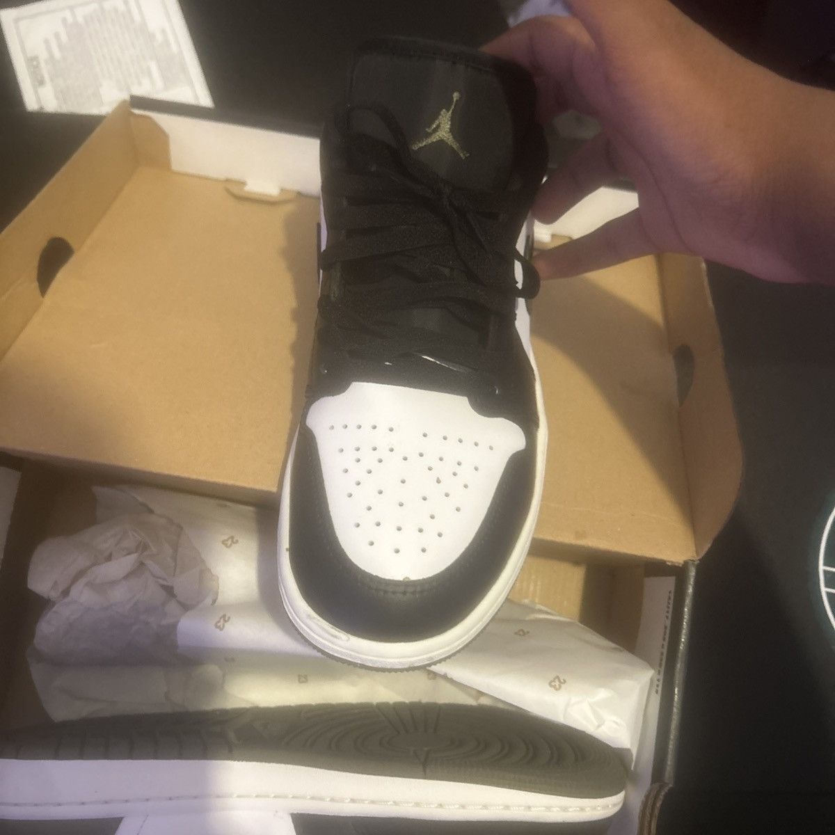 Jordan Brand Air Jordan 1 never wore slightly damaged box Size US 9 / EU 42 - 4 Thumbnail