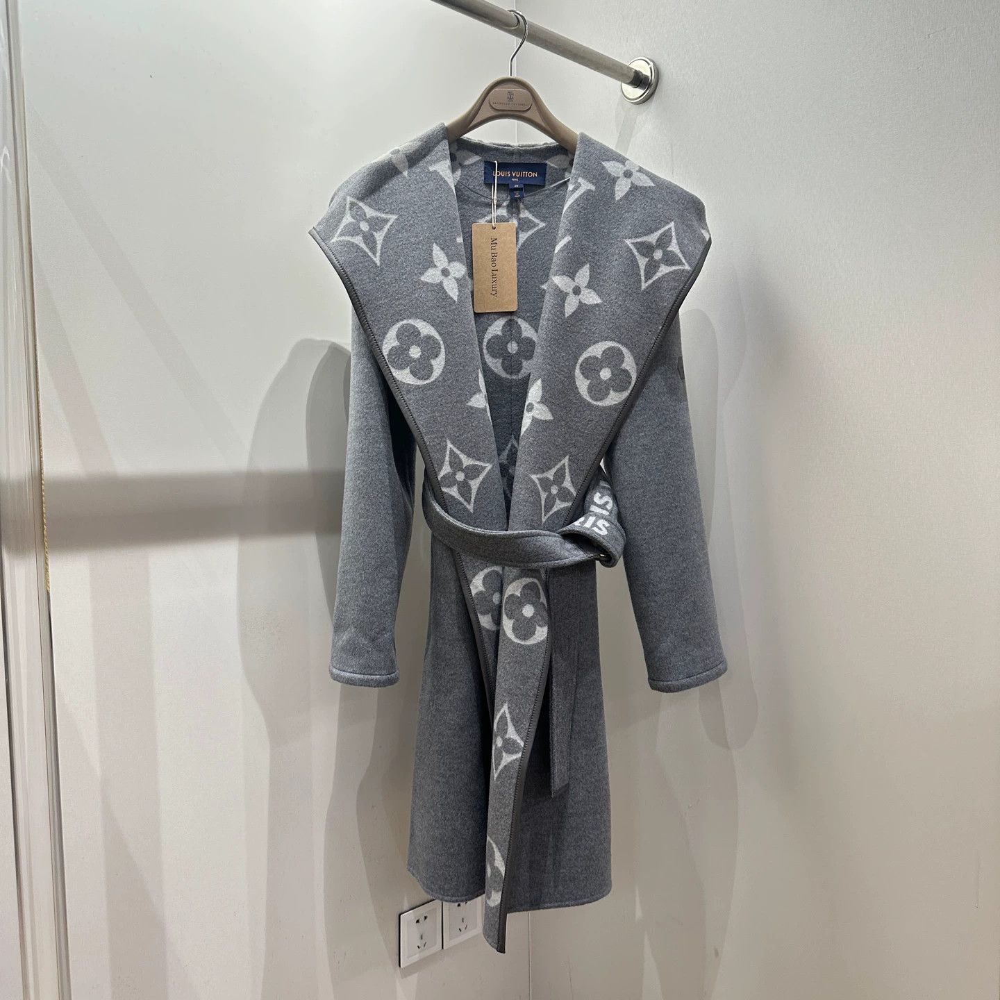 Louis Vuitton LV Apr180 Gray Allover Print Dressing Gown Coat 36 Women's Size XS / US 0-2 / IT 36-38 - 1 Thumbnail