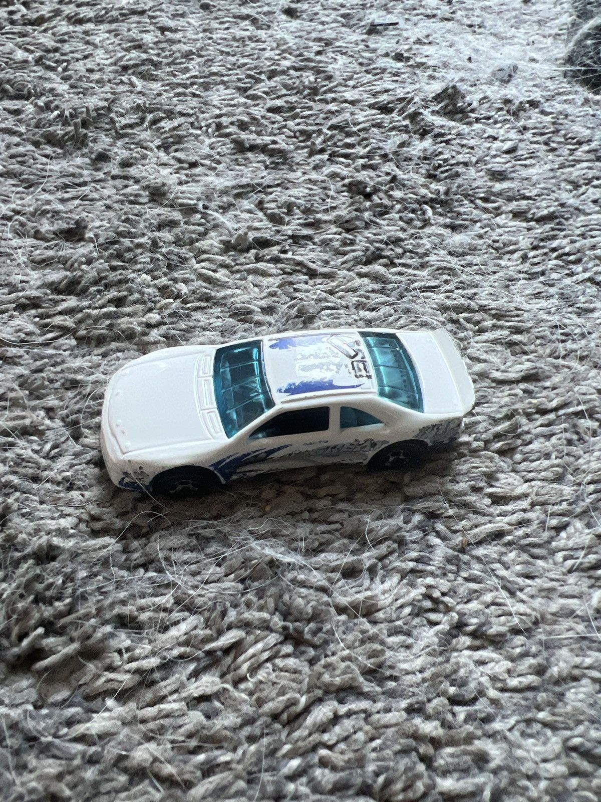 Vintage 1996 Hot Wheels Great White Carris Racing Die-Cast Car Size ONE SIZE - 1 Thumbnail