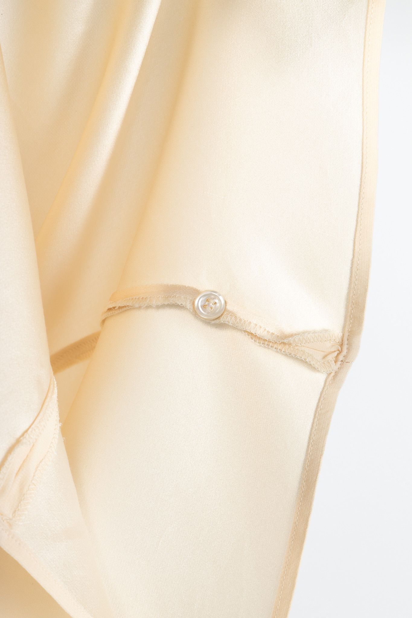Chanel Chanel 70's-Vintage Cream Silk CC-Pocket Buttoned Blouse Size M / US 6-8 / IT 42-44 - 9 Thumbnail