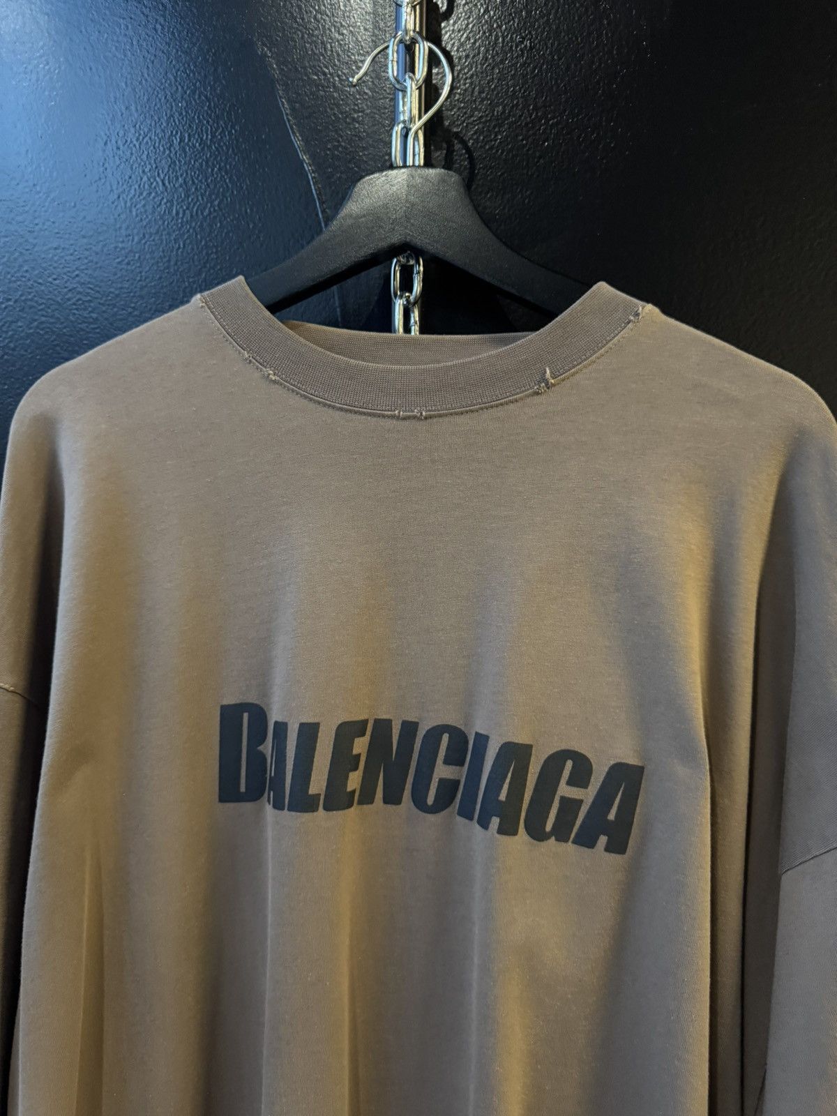 Balenciaga Balenciaga logo print taupe longsleeve Size US M / EU 48-50 / 2 - 3 Thumbnail