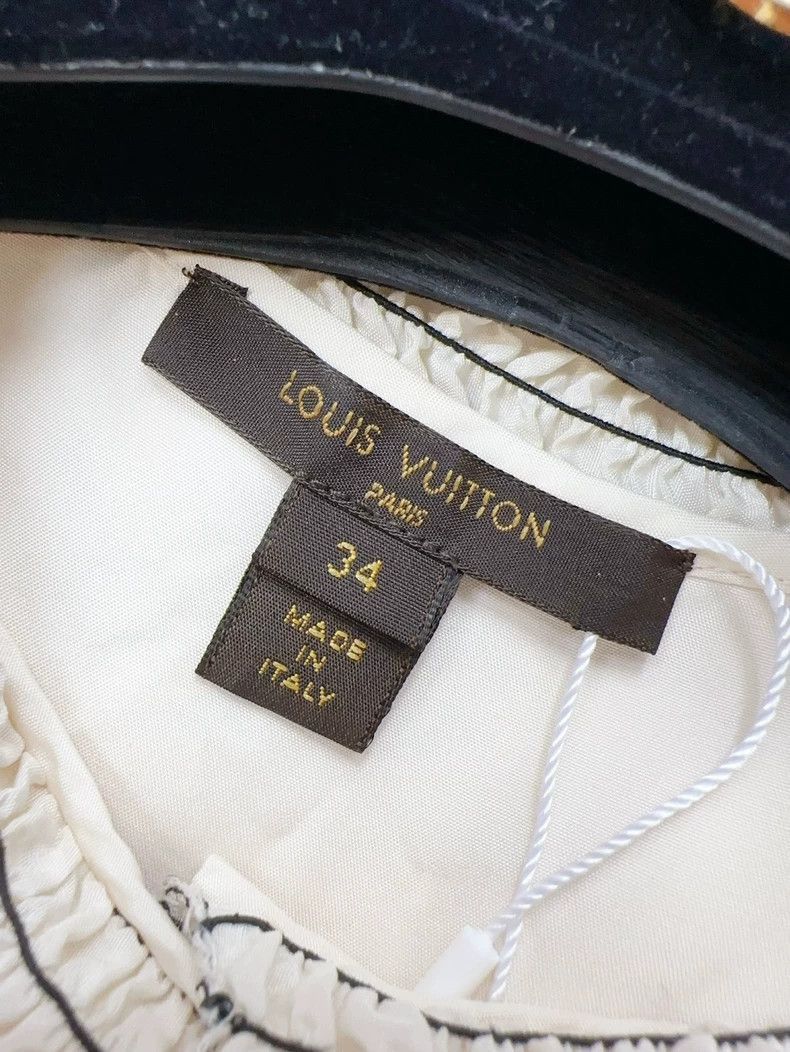 Louis Vuitton Louis Vuitton Louis Vuitton Beige Ruffle Collar Long Sleev Size XS / US 0-2 / IT 36-38 - 5 Thumbnail