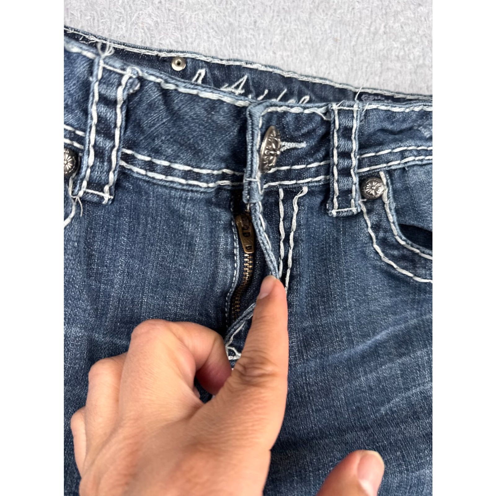 Vintage LA Idol Jeans Women Bootcut Denim 29x27 Blue Embroidered Cotton Blend Low Rise 9 Regular 27Inseam 5-Pocket Womens Size 30" / US 8 / IT 44 - 5 Thumbnail