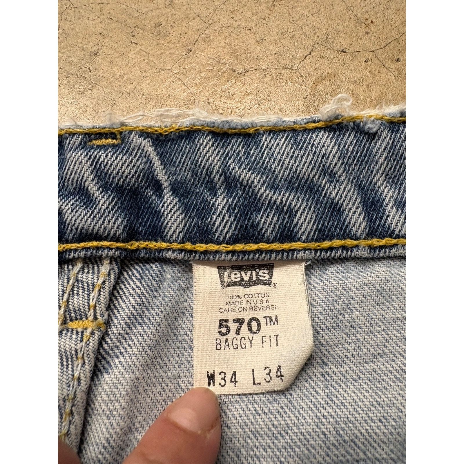 Levi's VTG Levi’s 570 Baggy Fit Jeans 34x34 Light Wash Y2K Size US 34 / EU 50 - 3 Thumbnail