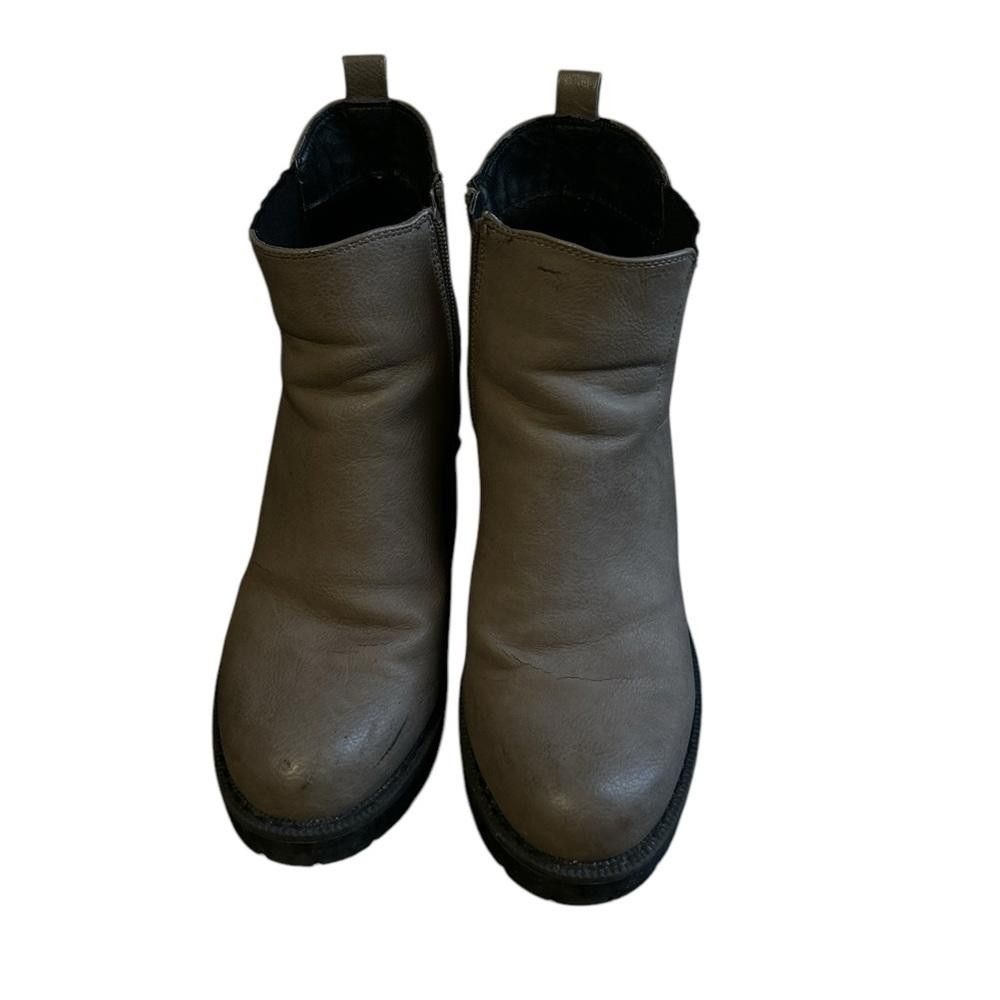 Designer Women's taupe ankle boots, size 7 Size US 7 / IT 37 - 2 Thumbnail