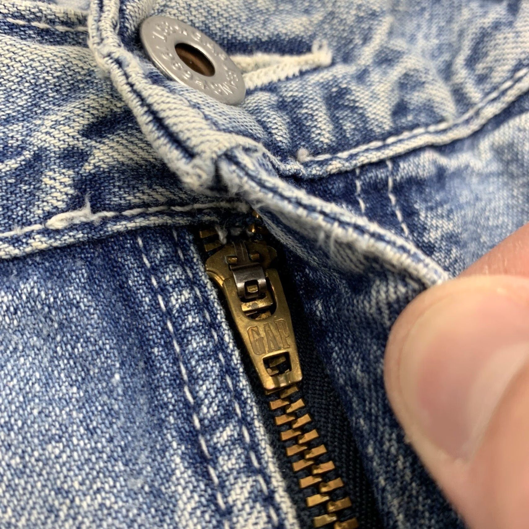 Gap VINTAGE Gap Jeans Adult 33 Blue Thrashed Carpenter Baggy Fit 90s Y2K Worn Faded Mens Jeans Size US 33 - 5 Thumbnail