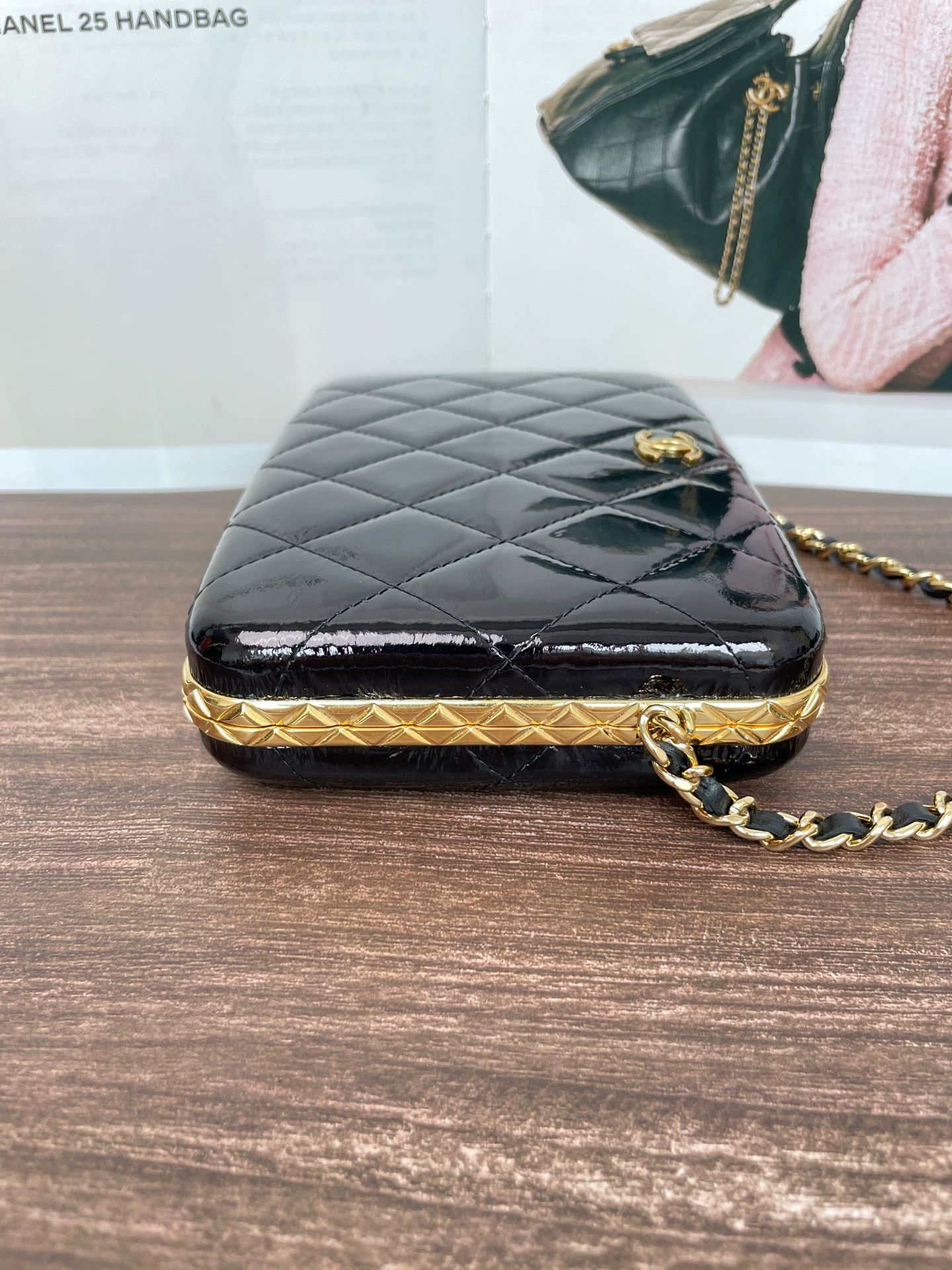 Chanel CHANEL 31 black gold patent leather clutch 18x12 no accs Size ONE SIZE - 3 Thumbnail