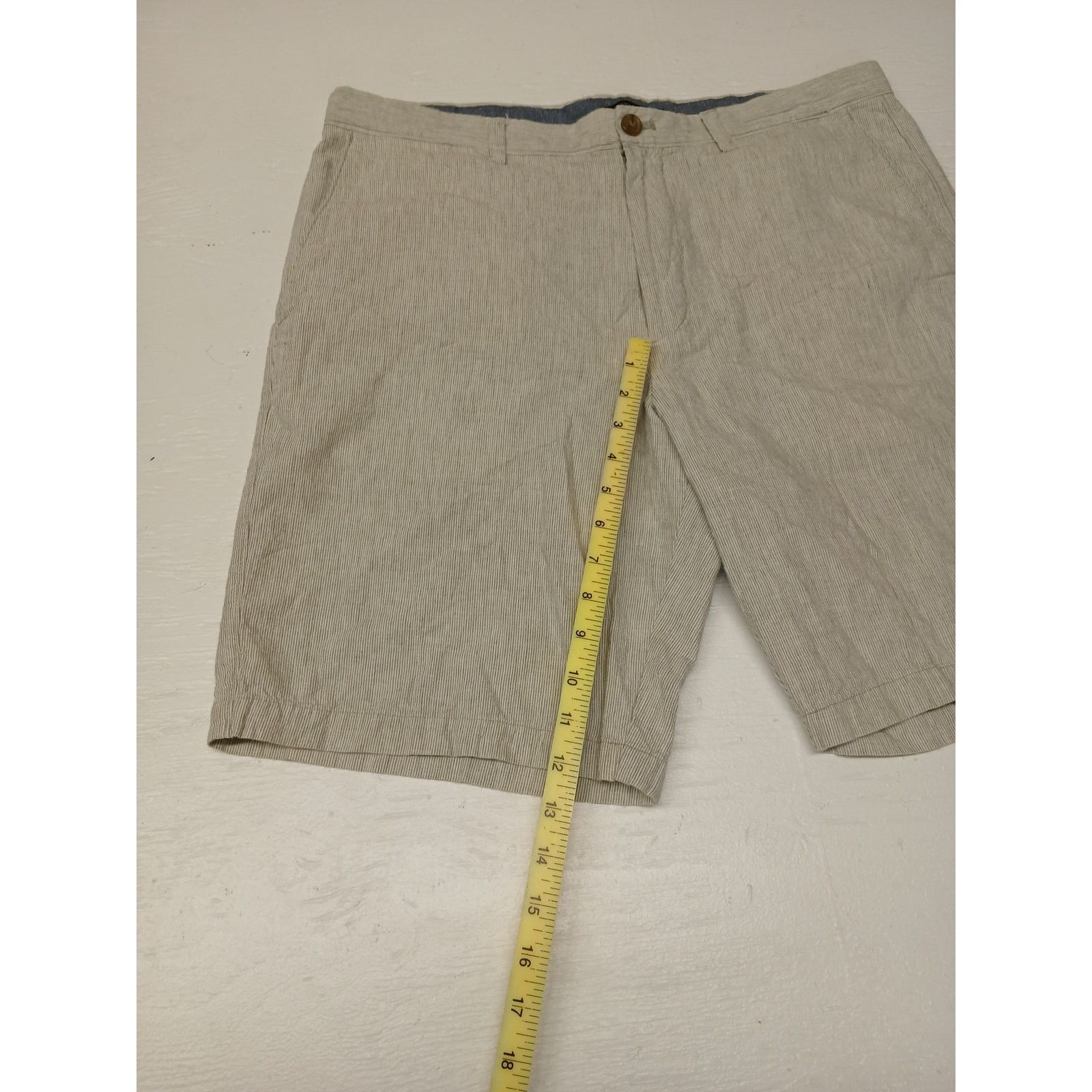 Banana Republic Banana Republic (36) Beige Polyester Mens Shorts Size US 36 / EU 52 - 4 Thumbnail