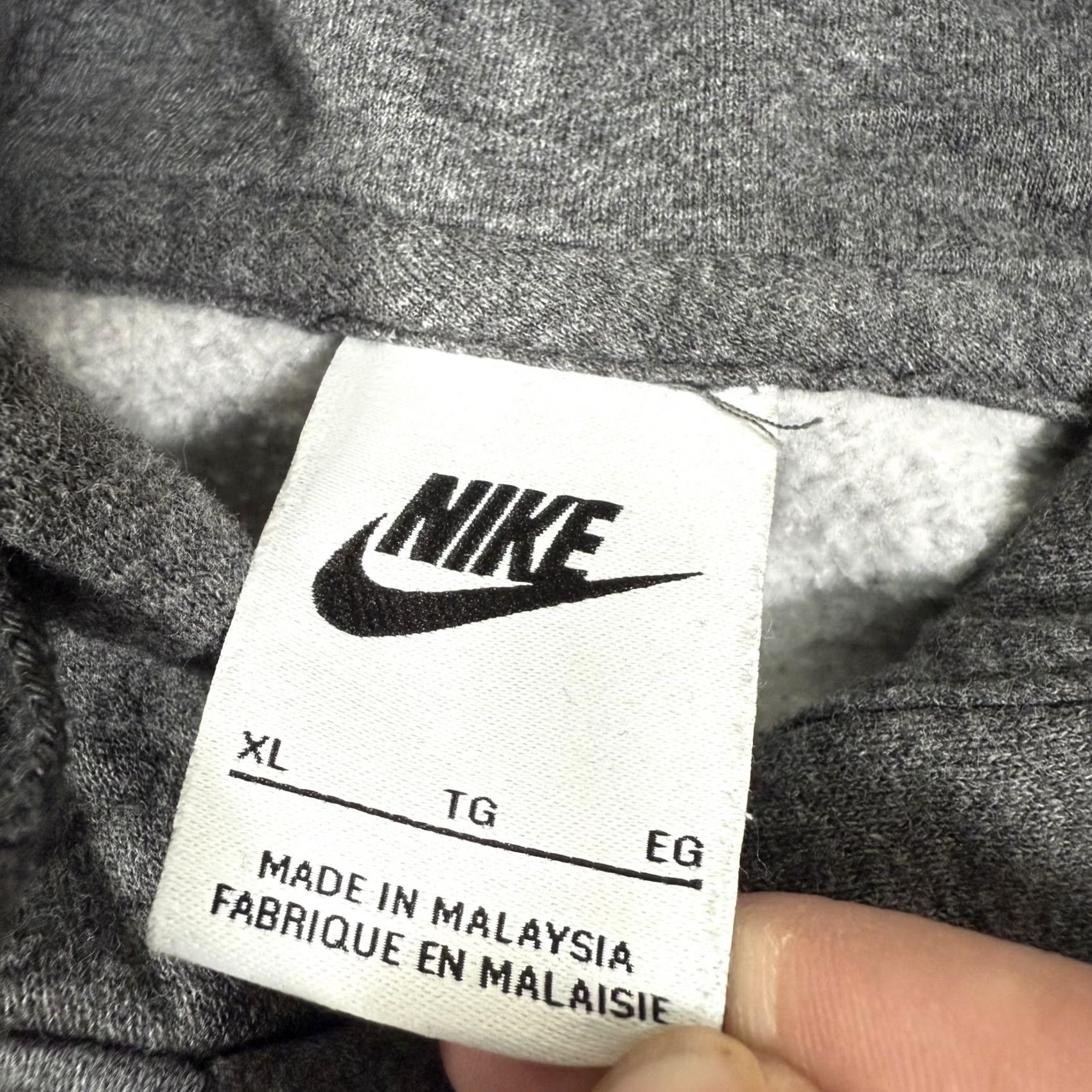 Nike Nike Hoodie Men XL Gray Club Fleece Pullover Sweater Swoosh Kangaroo Pocket Sportswear Nike Clothing Mens XL Gray Pullover Hoodie Size US XL / EU 56 / 4 - 7 Thumbnail