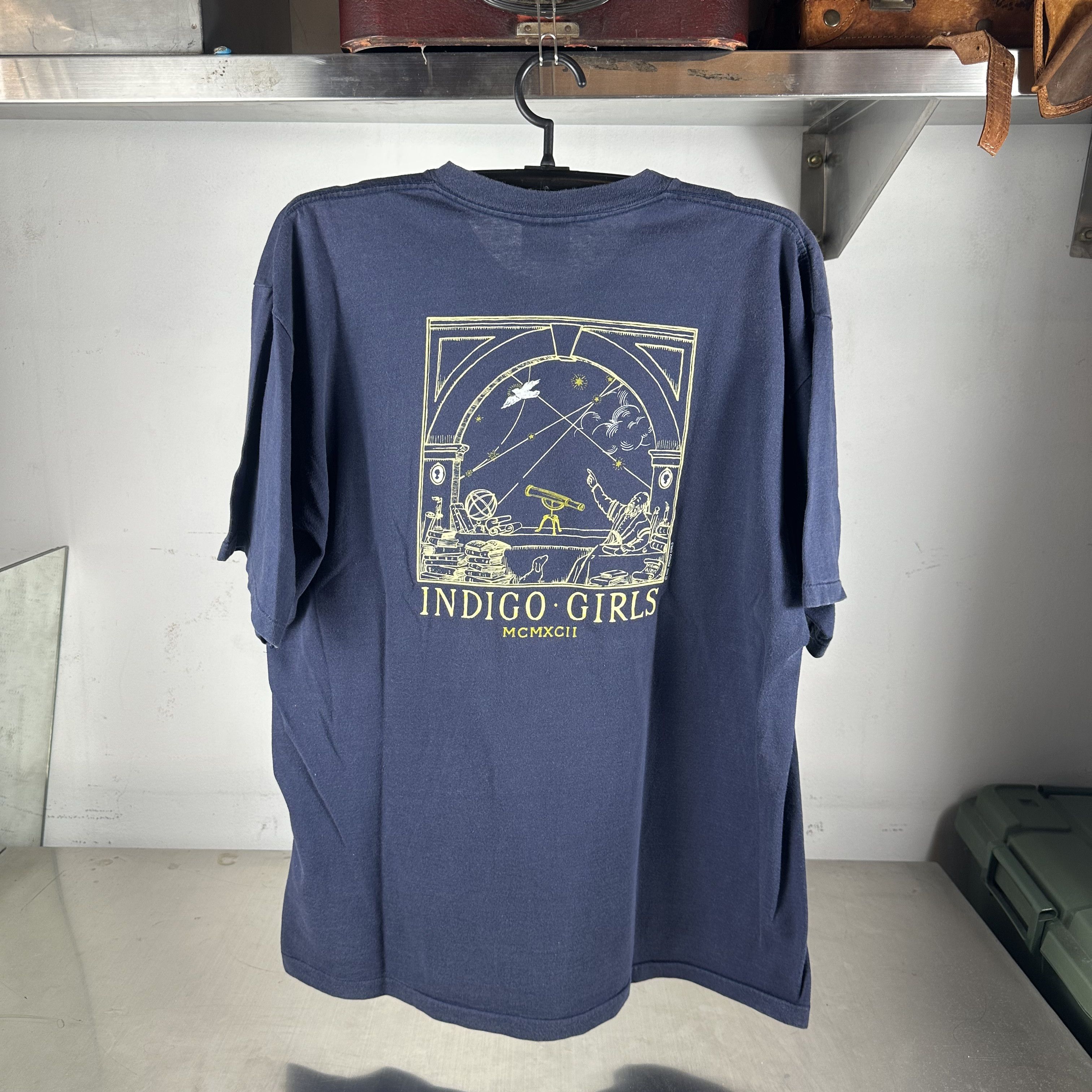 Vintage Vintage 1992 Indigo Girls MCMXCII Folk Rock Band T-shirt Size US XL / EU 56 / 4 - 3 Thumbnail