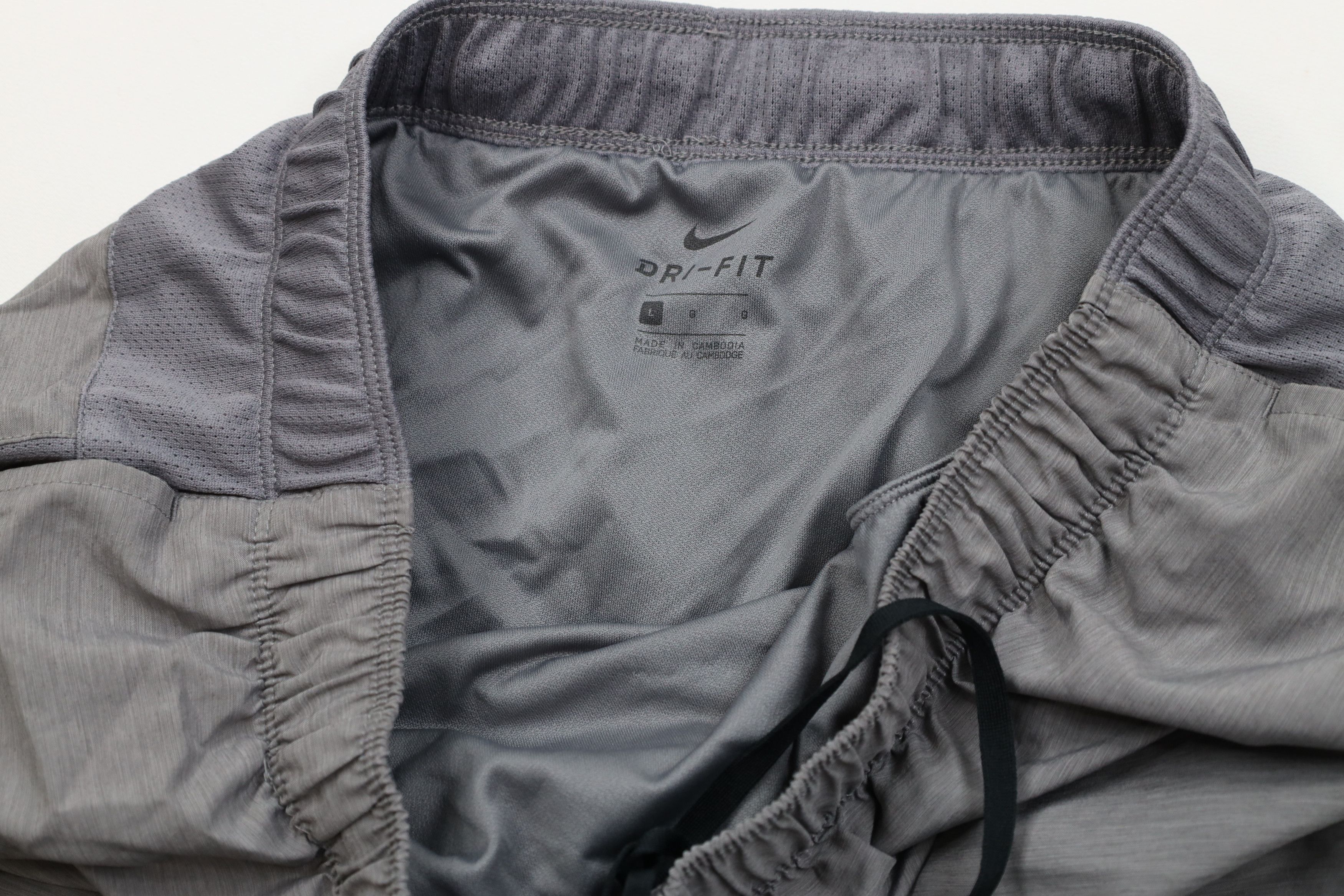 Nike Vintage Y2K Nike Reflective Swoosh Lined Running Shorts Gray Size US 34 / EU 50 - 7 Thumbnail
