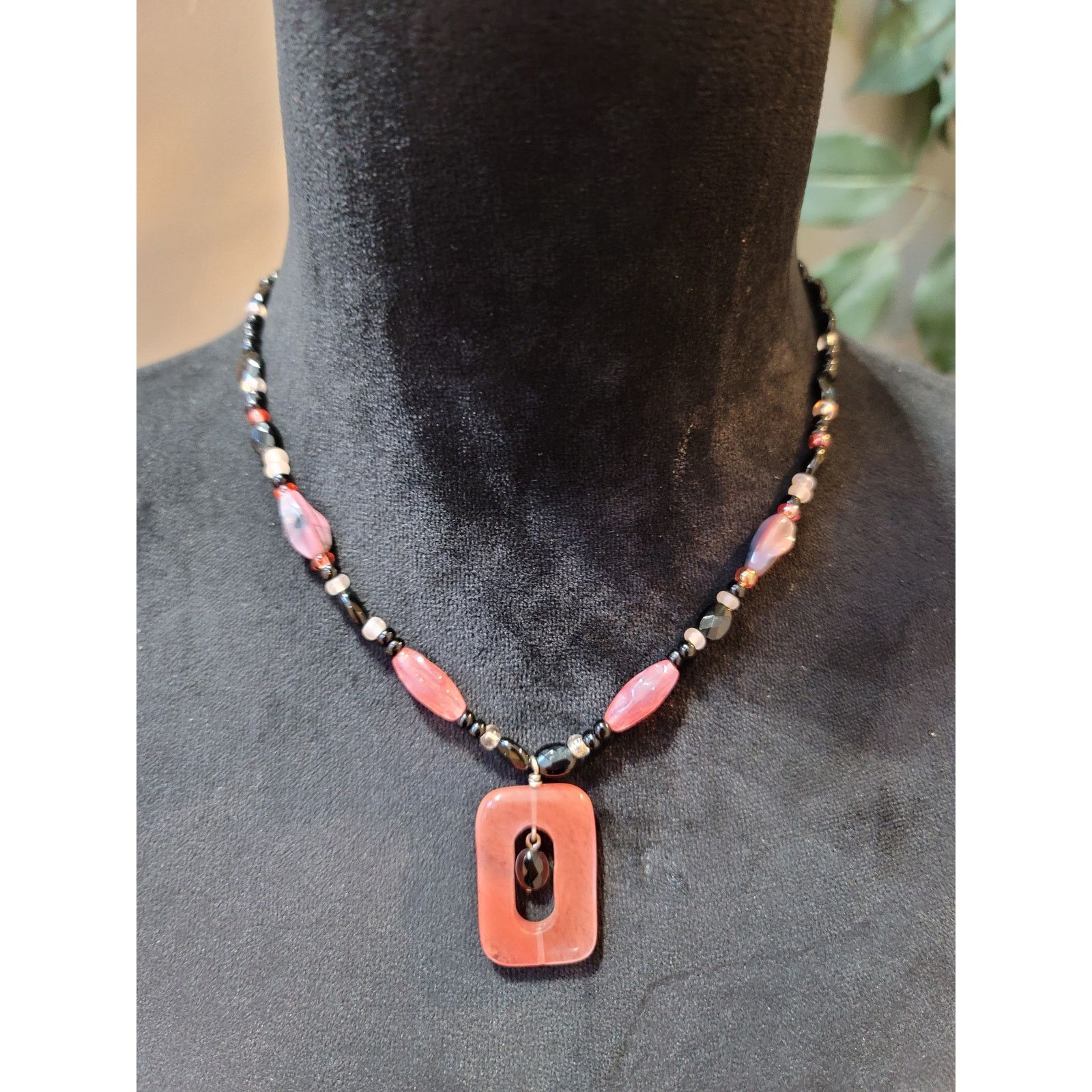 The Unbranded Brand Pink And Black Beaded Necklace With Oval Pendant Hook Clasp Size ONE SIZE - 1 Thumbnail