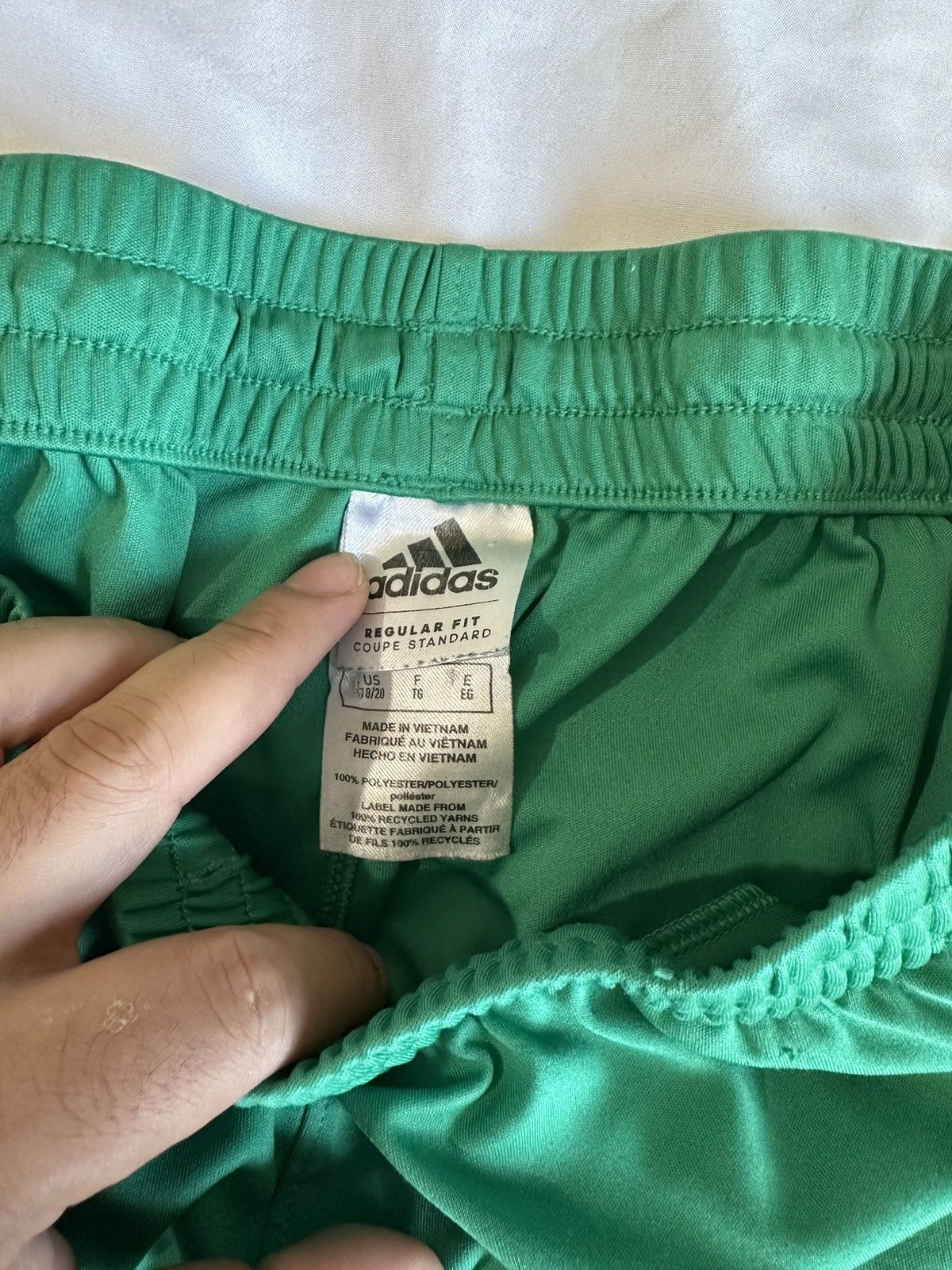 Adidas Adidas shorts size small Size US 30 / EU 46 - 2 Thumbnail