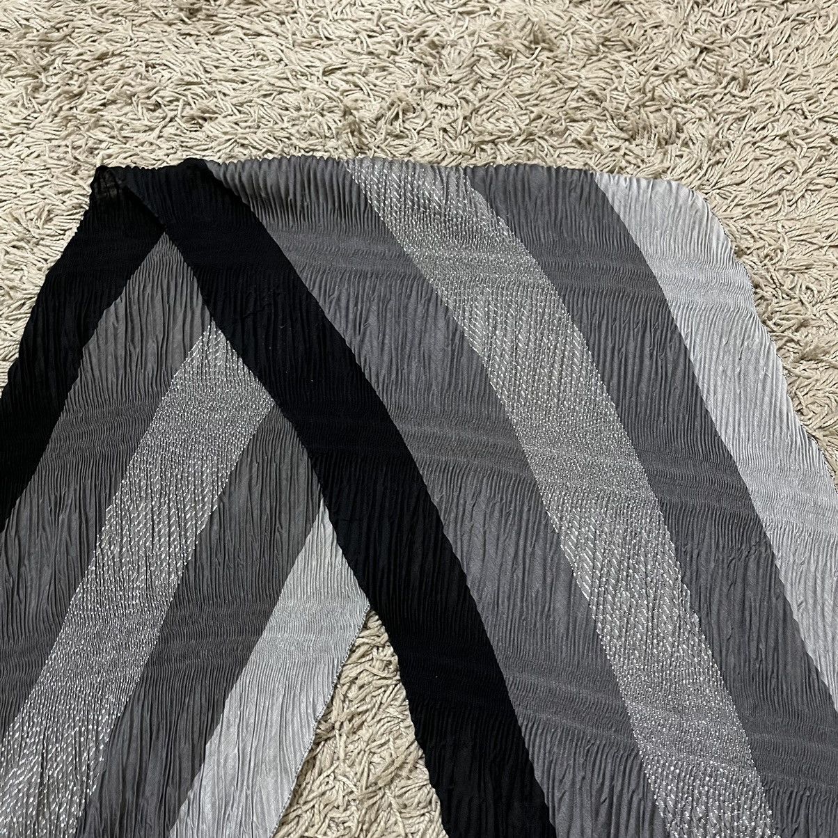 Tornado Mart Rare Tornado Mart Japan Pleated Scarf Size ONE SIZE - 2 Thumbnail
