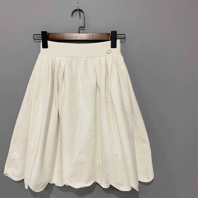 Chanel ChanelCamellia full-print skirt 2503-Nextarrow Size 24" / US 00 / IT 34 - 2 Thumbnail