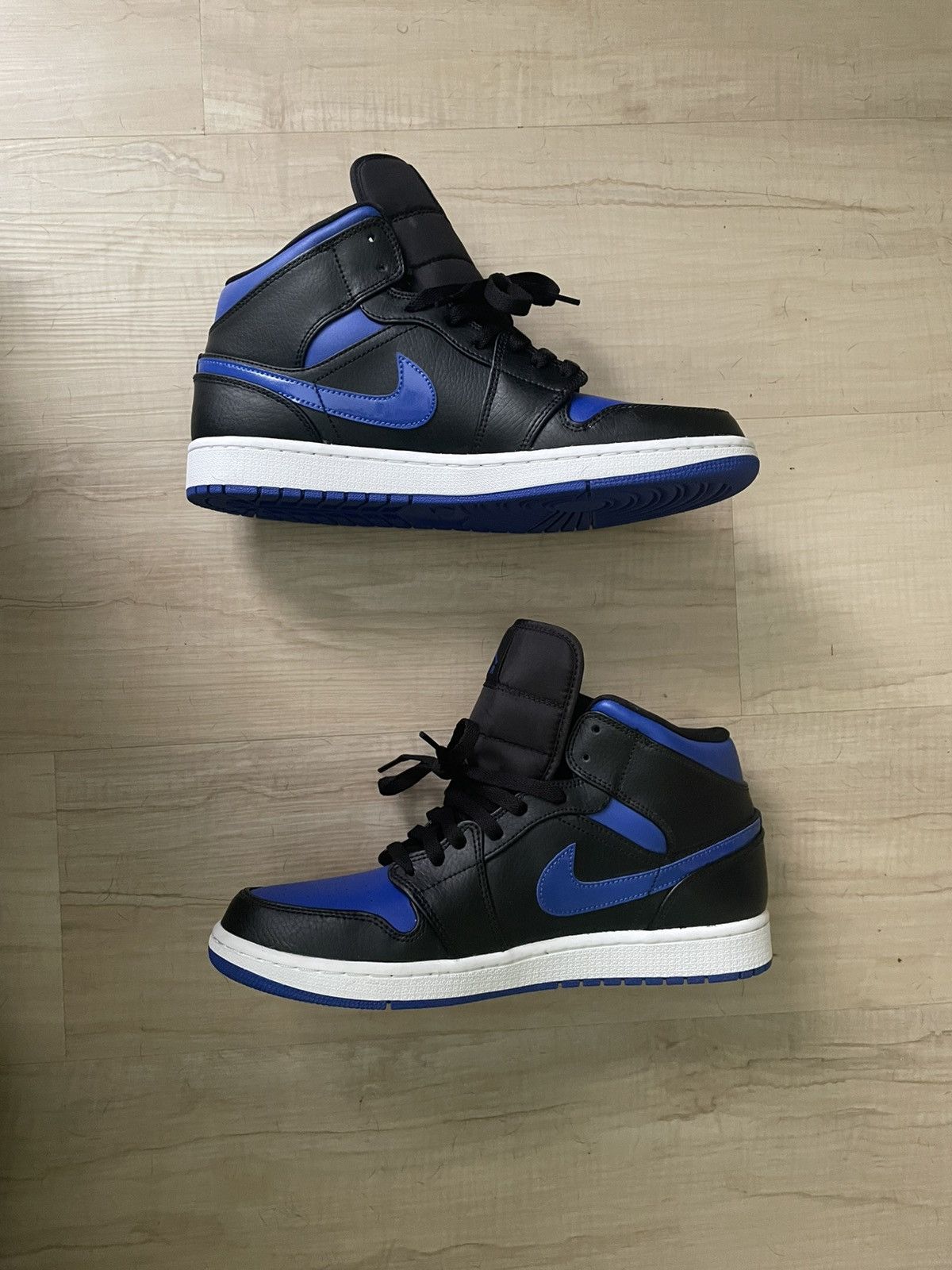 Jordan Brand Air Jordan 1s (Midtops) Size 10.5 Deadatock Size US 10.5 / EU 43-44 - 4 Thumbnail