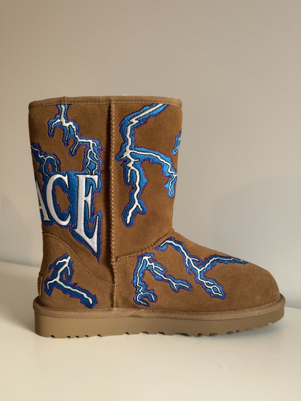 Palace × Ugg ✅ US 9 Palace x UGG Lightning Chestnut Brown Boots EU42 UK8 Size US 9 / EU 42 - 7 Thumbnail